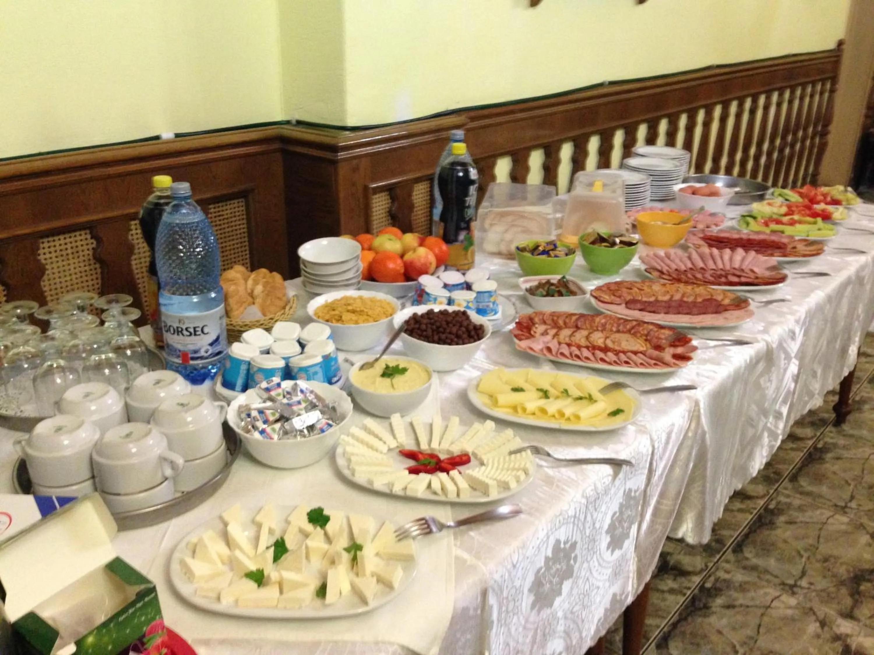 Food and drinks in Motel Buti