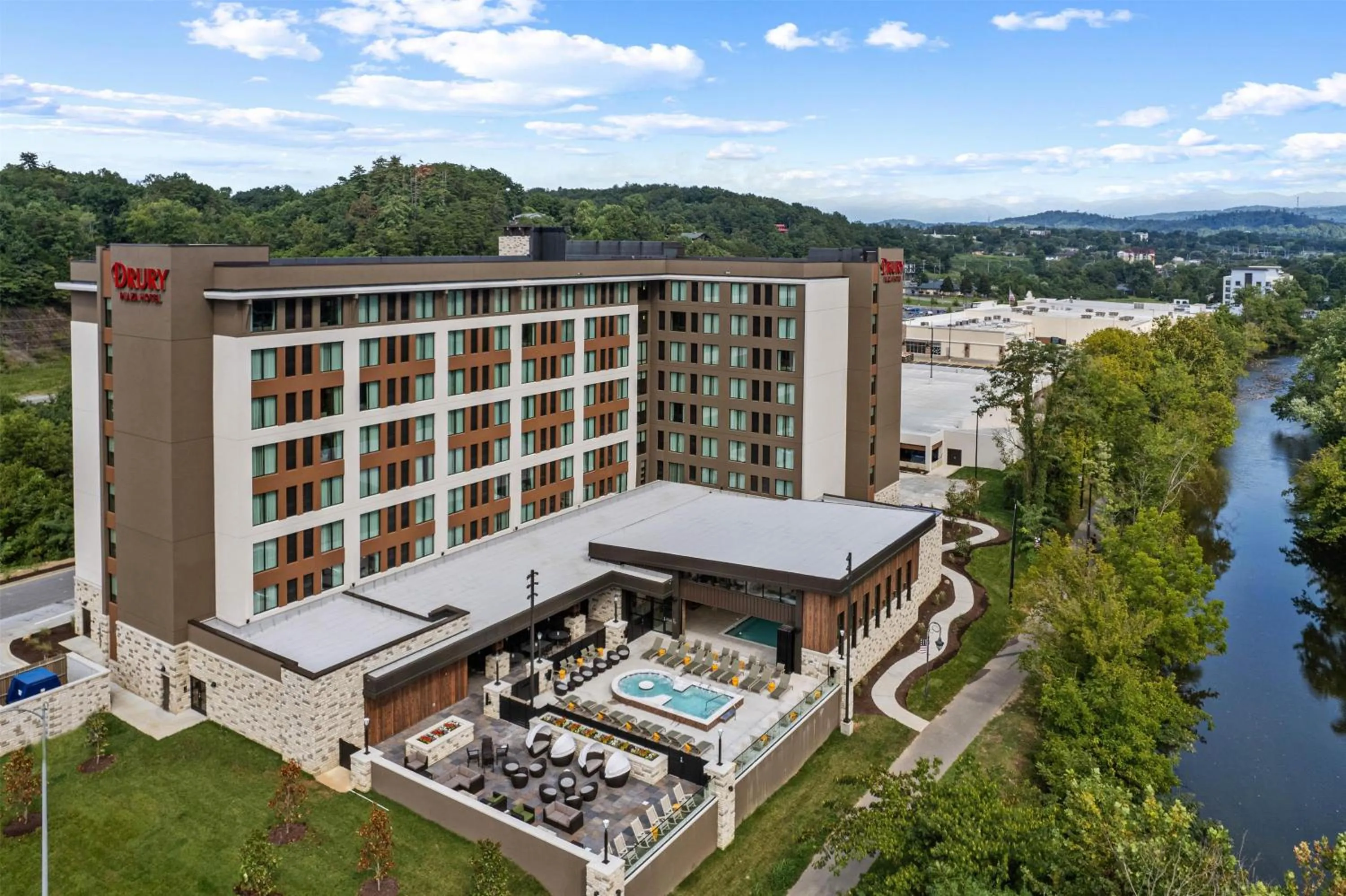 Property building in Drury Plaza Hotel Pigeon Forge