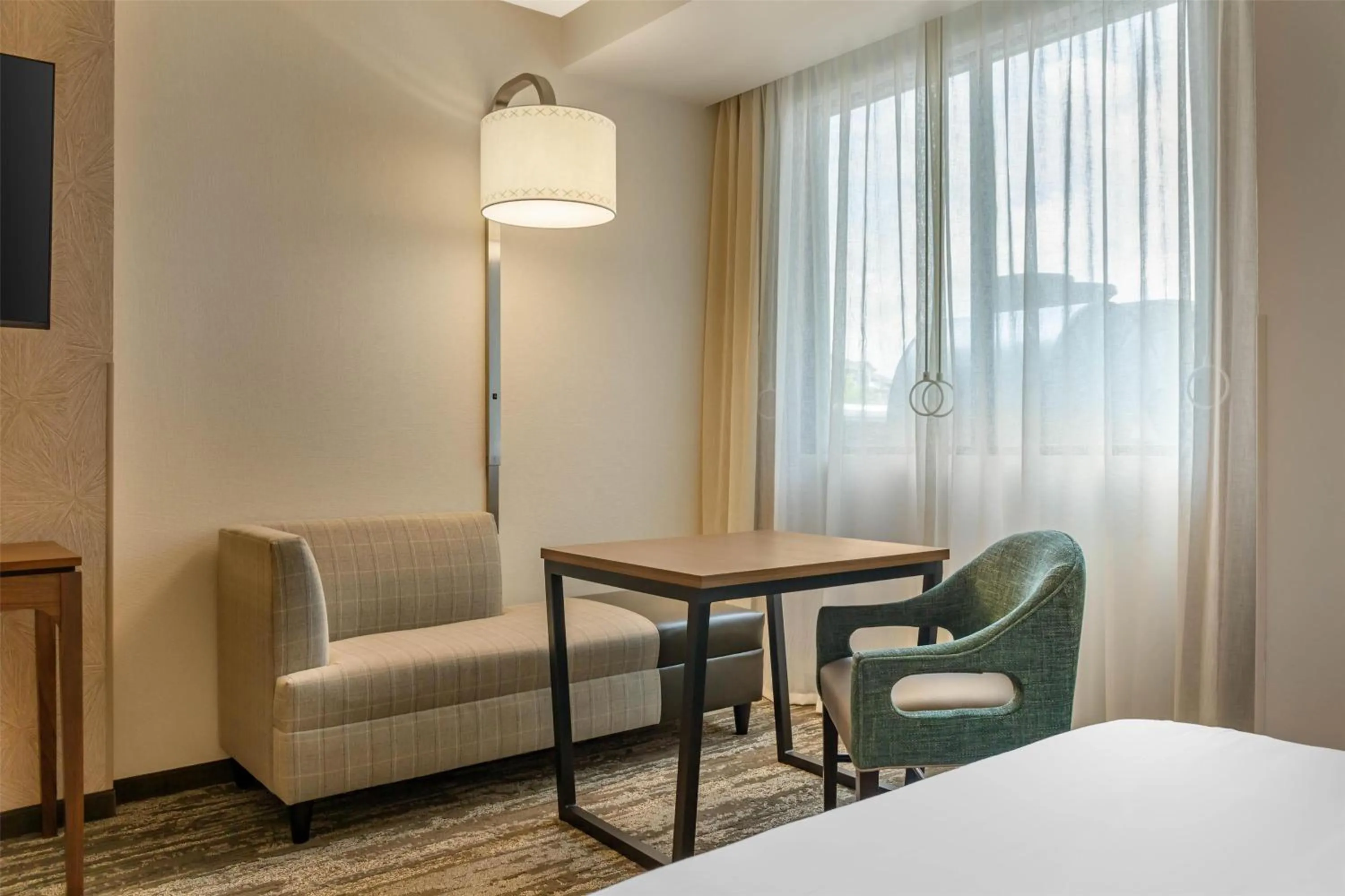 Bedroom, Bed in Drury Plaza Hotel Pigeon Forge