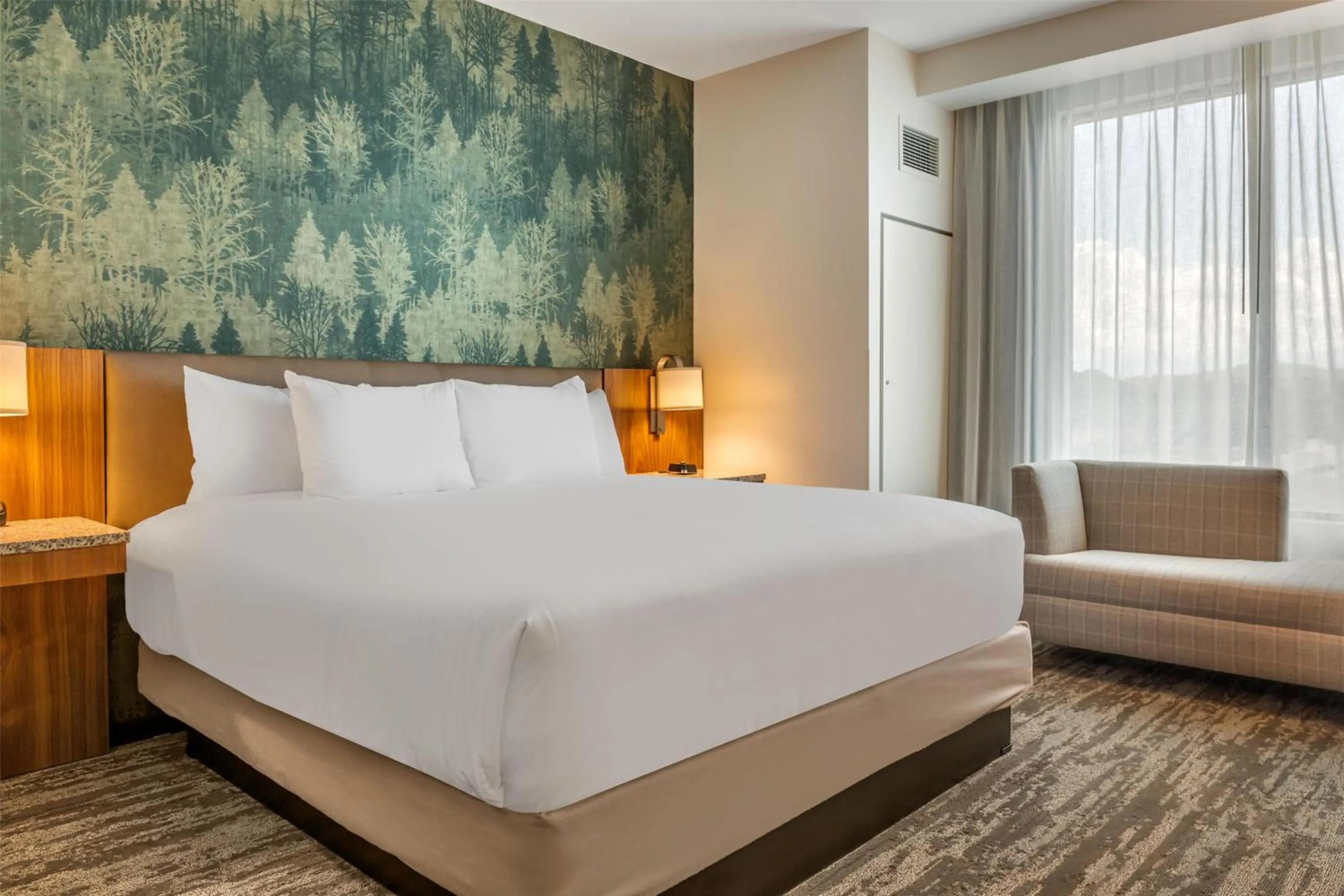 Bedroom, Bed in Drury Plaza Hotel Pigeon Forge