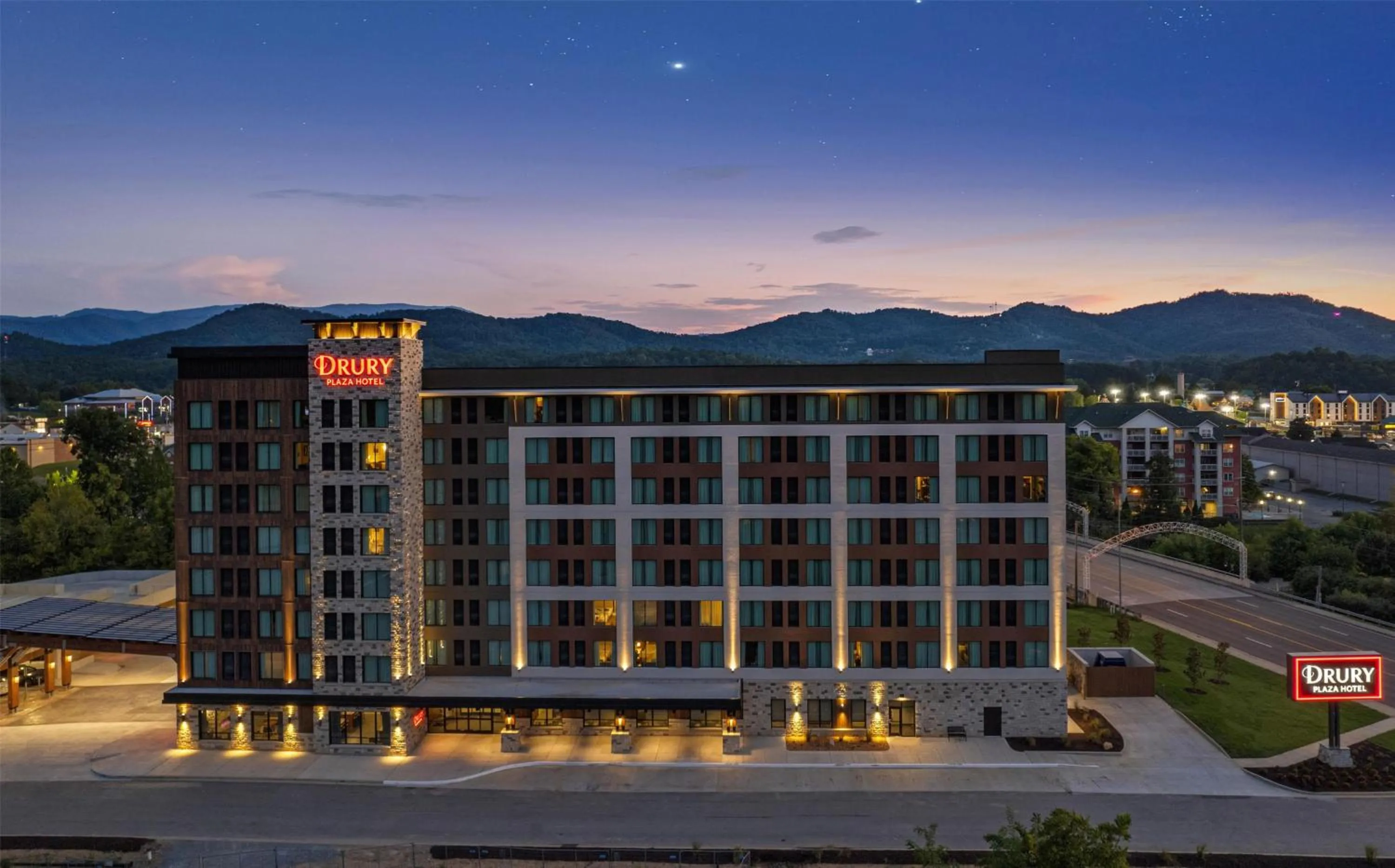 Property building in Drury Plaza Hotel Pigeon Forge