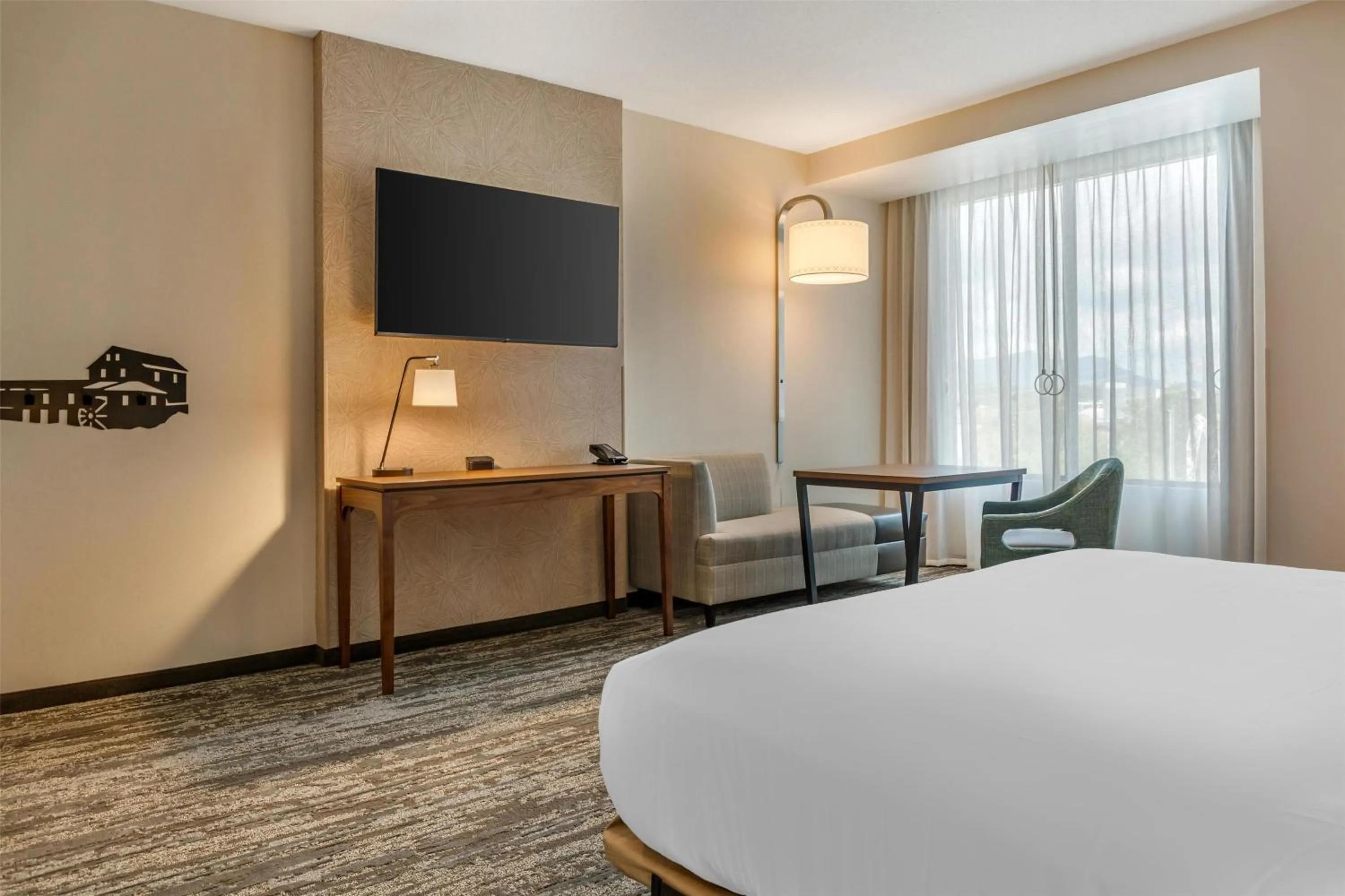 Bedroom, Bed in Drury Plaza Hotel Pigeon Forge