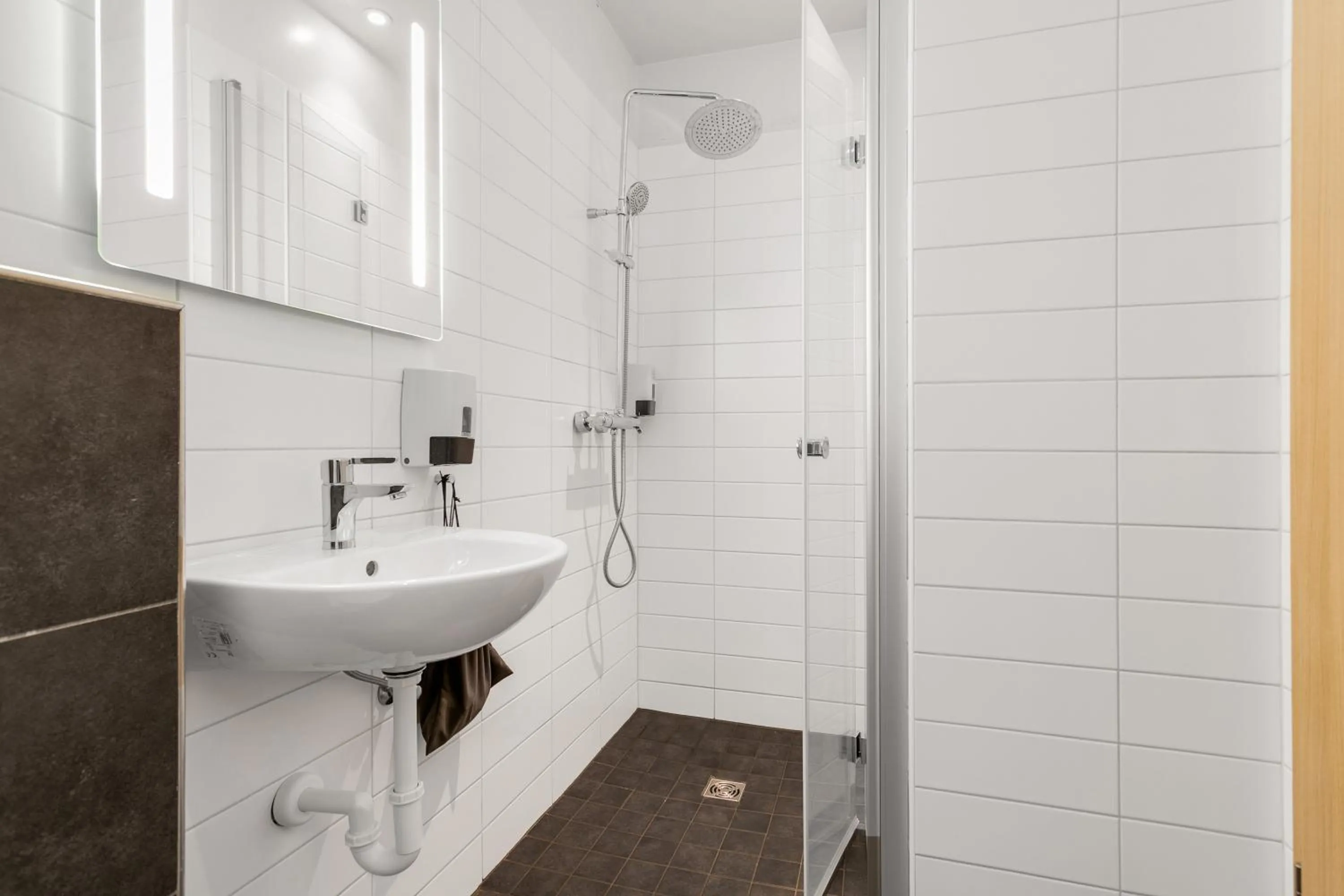 Shower in Hotel Vellir