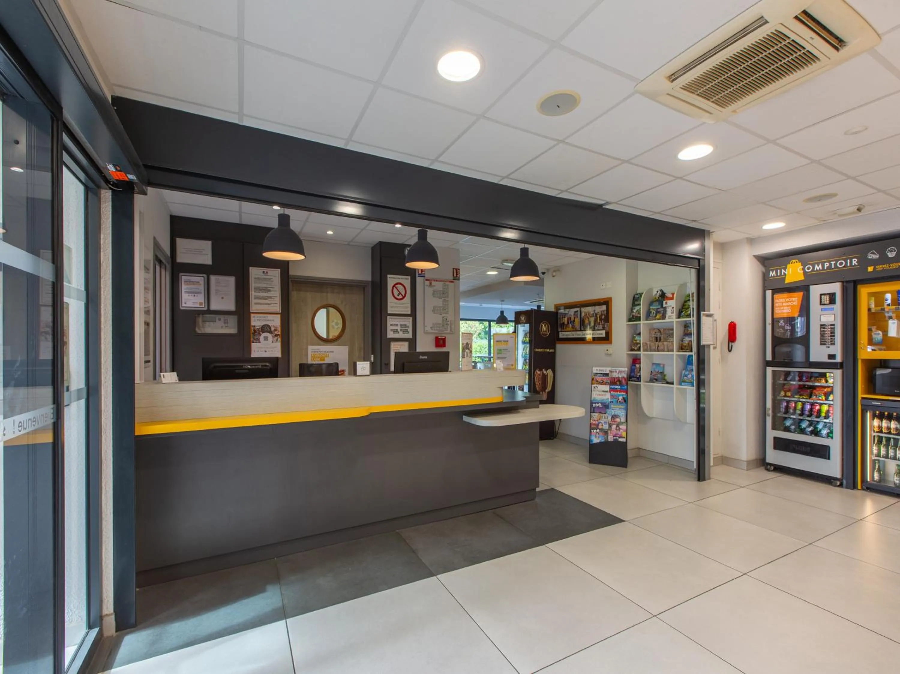 Property building in Première Classe Chartres Sud - Barjouville