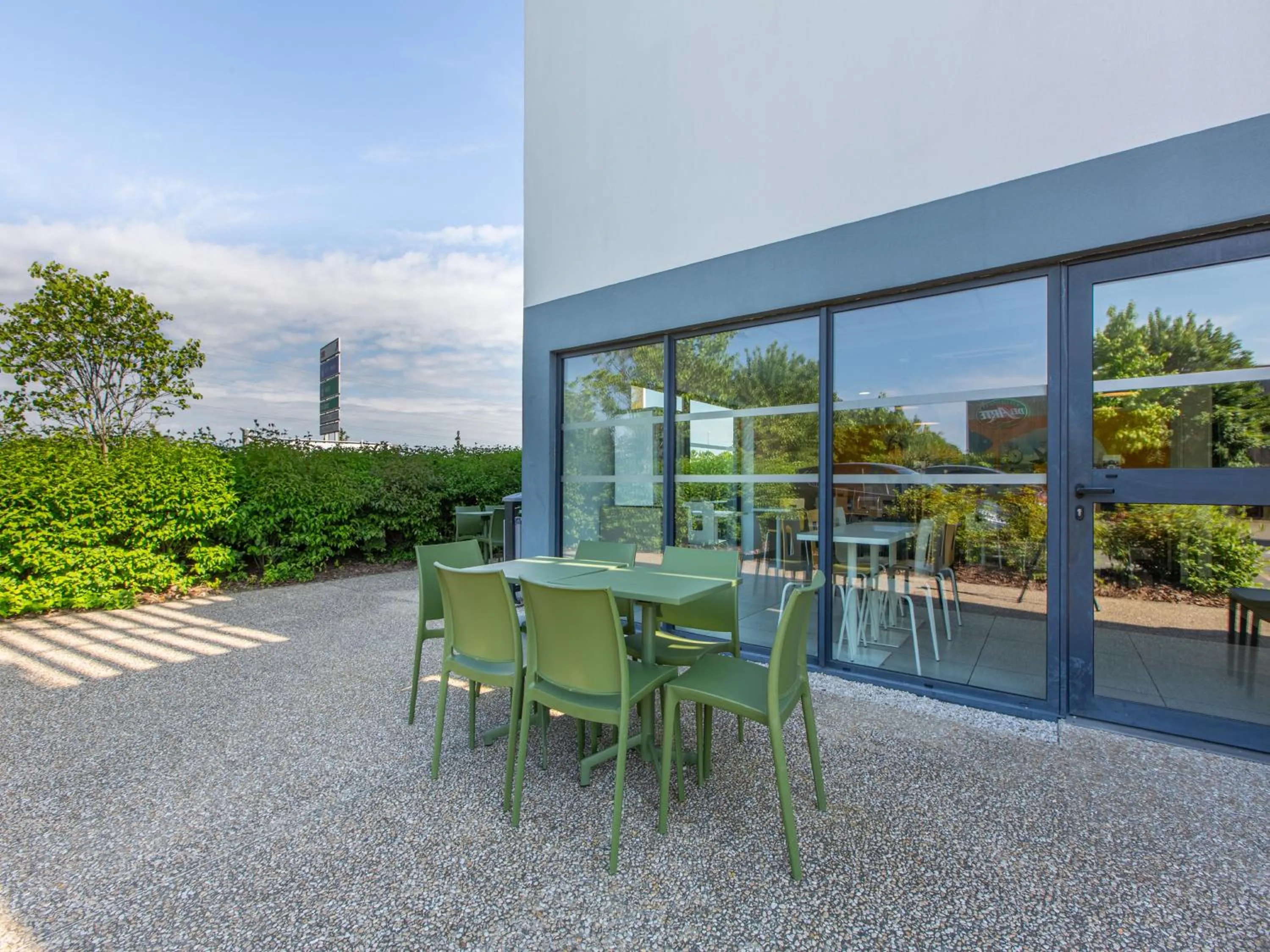 Patio in Première Classe Chartres Sud - Barjouville