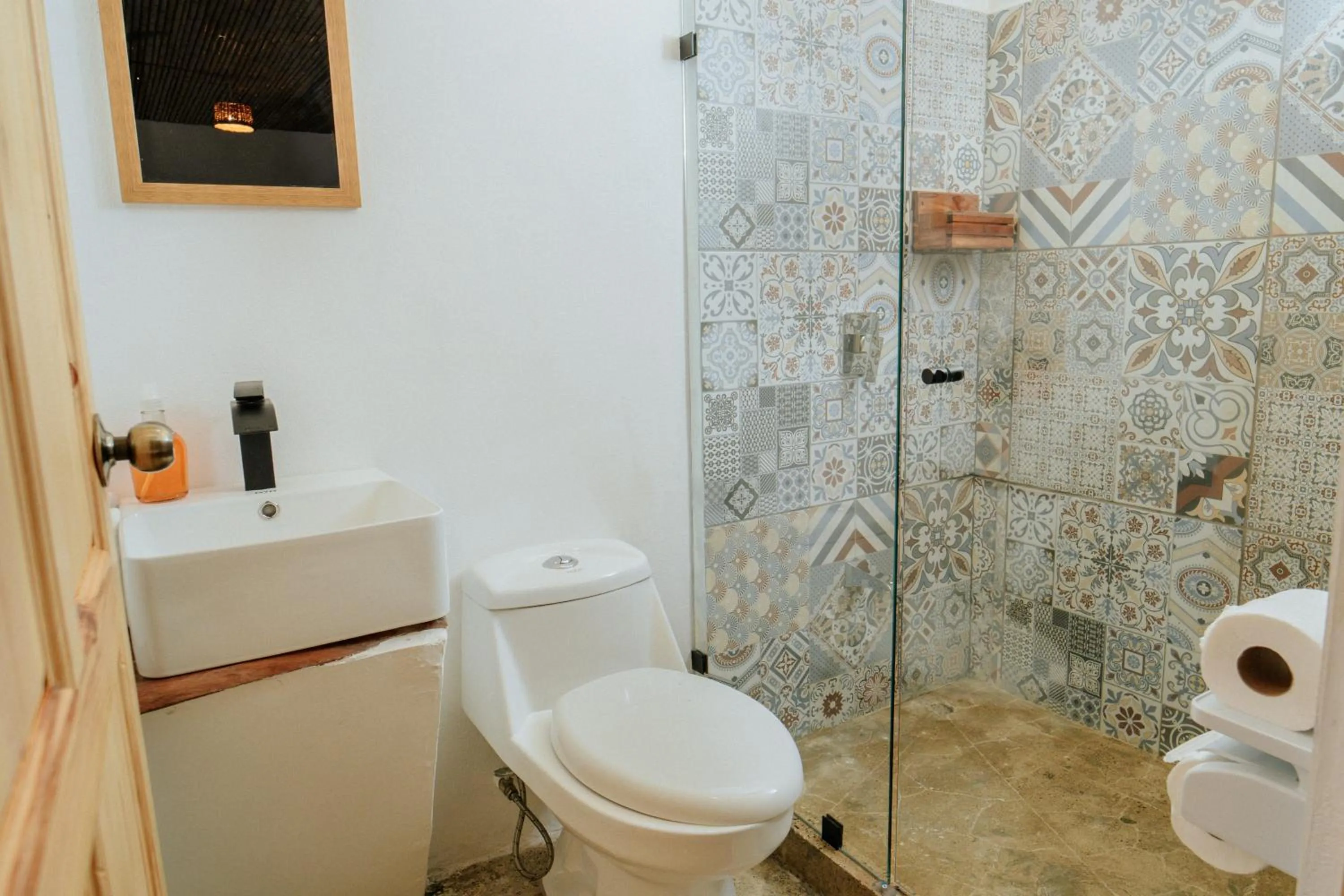 Bonding Coffee Roaster Café & Hotel