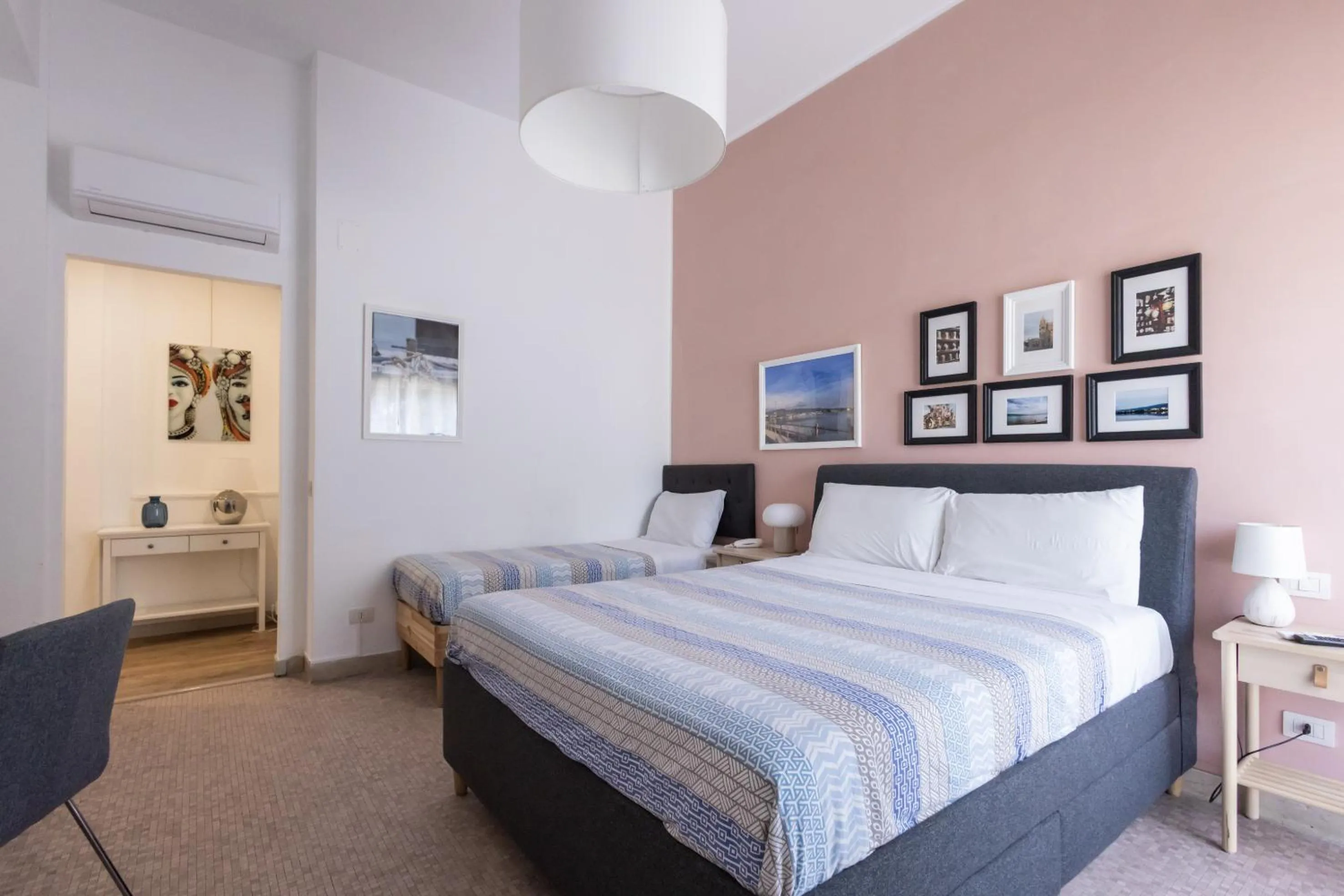 Photo of the whole room, Bed in Garibaldi R&B