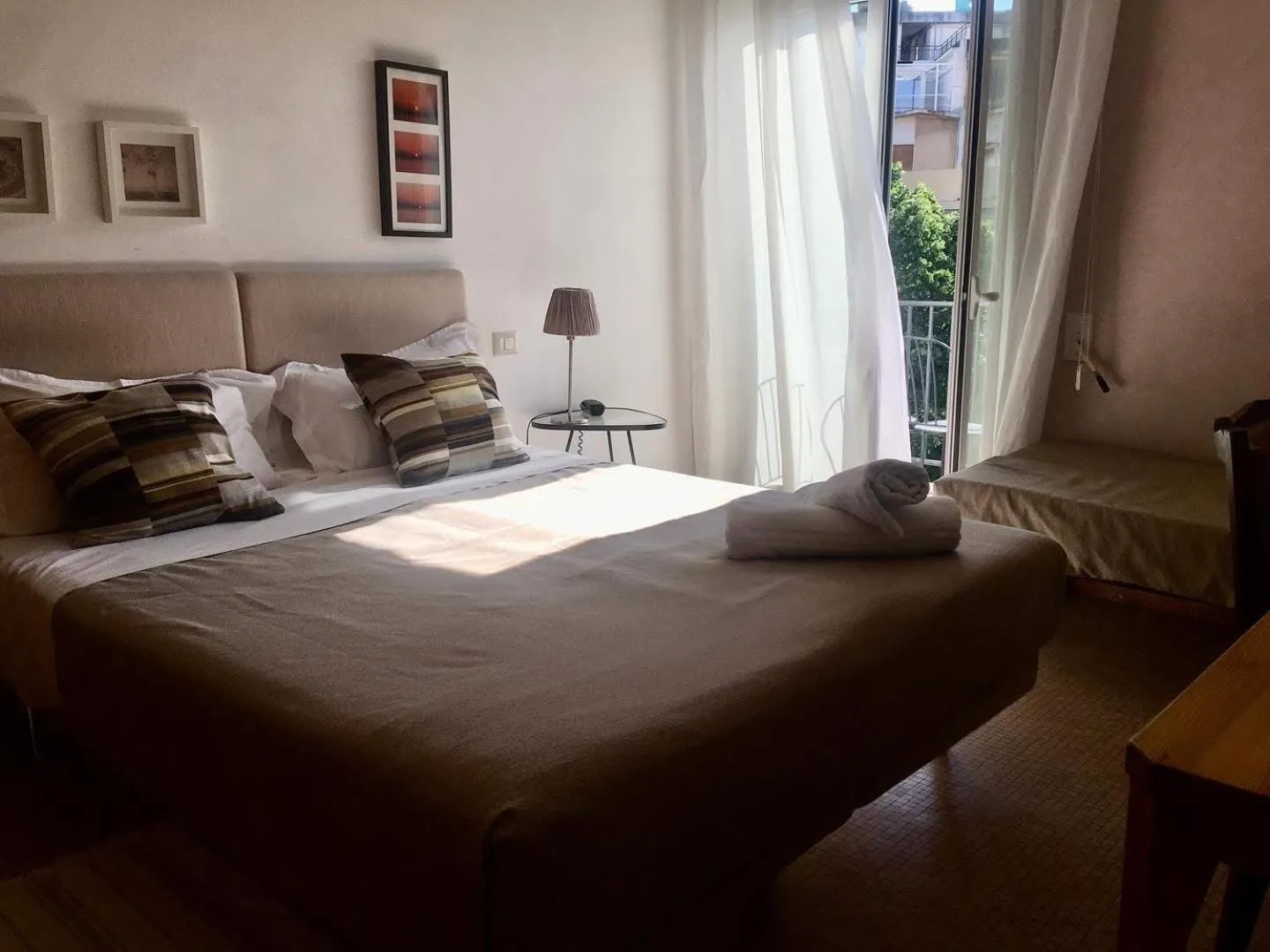 Bed in Garibaldi R&B