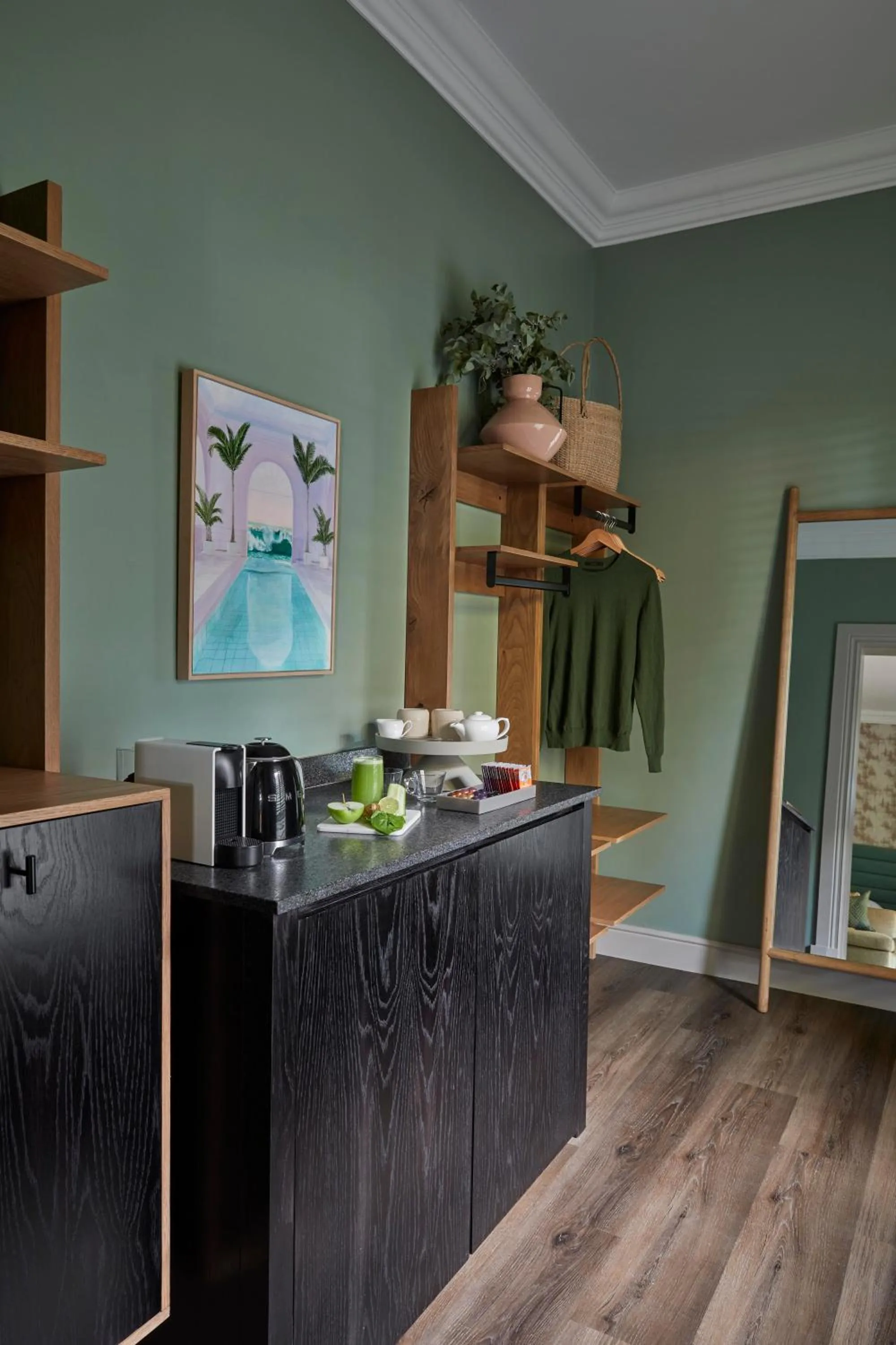 Coffee/tea facilities in The Thatch House Boutique Hotel, Hermanus