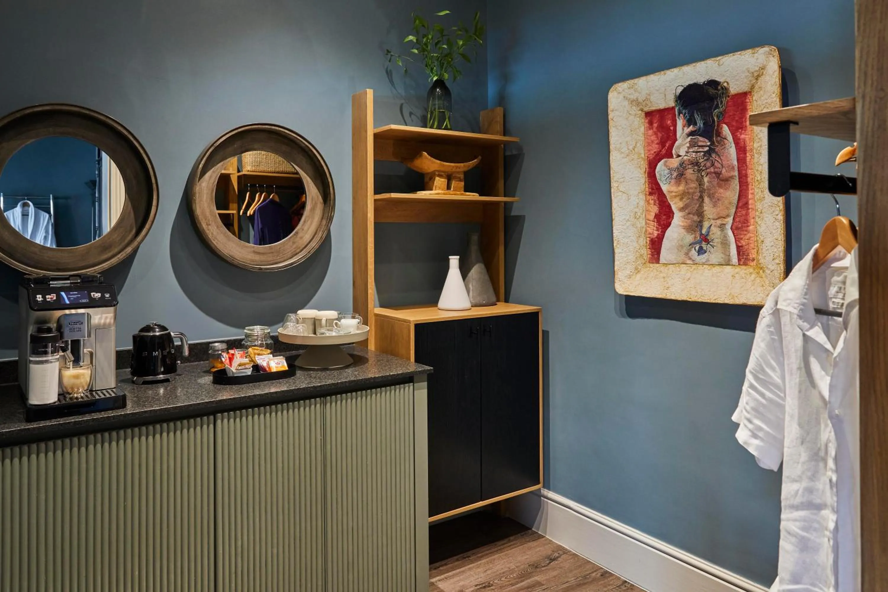 Coffee/tea facilities in The Thatch House Boutique Hotel, Hermanus