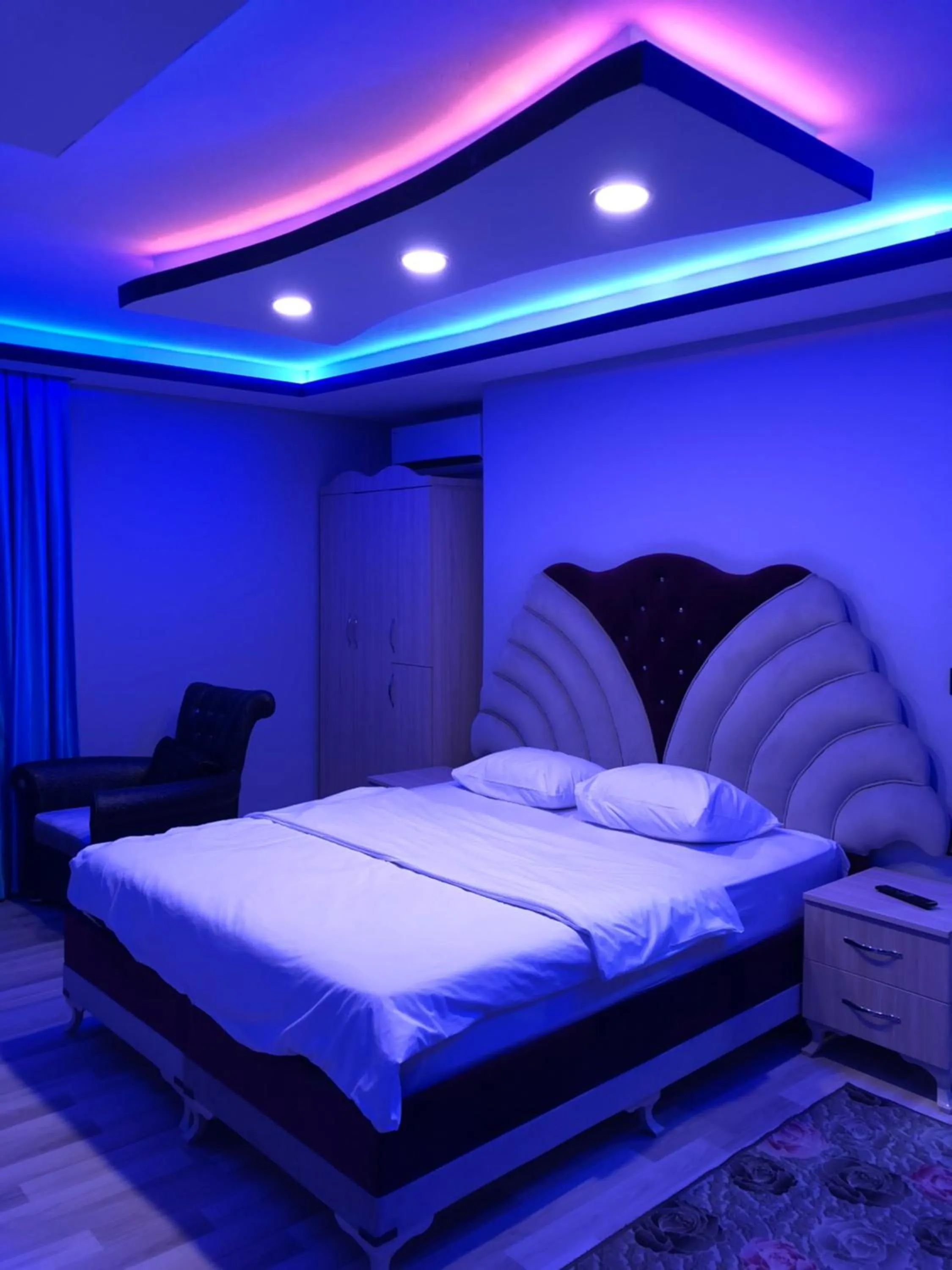 Seating area in Kuzey suite home