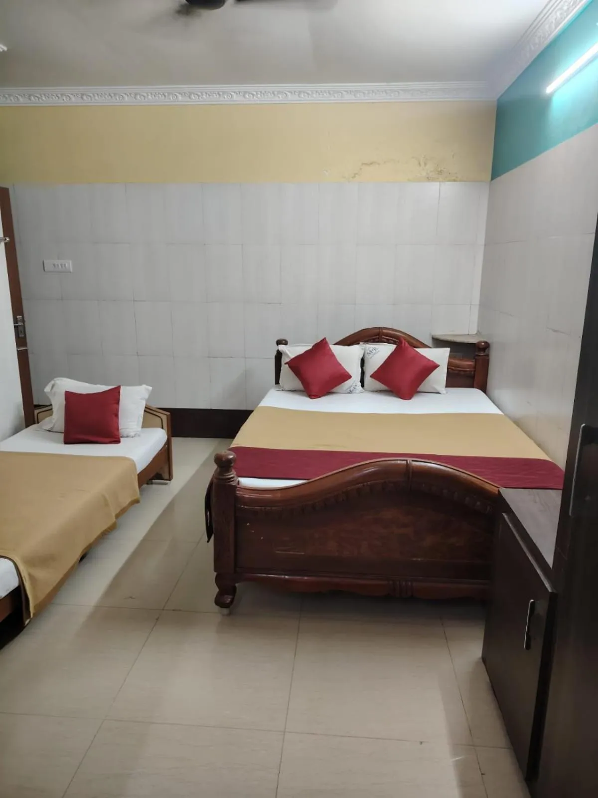 Bed in Malar Residencee