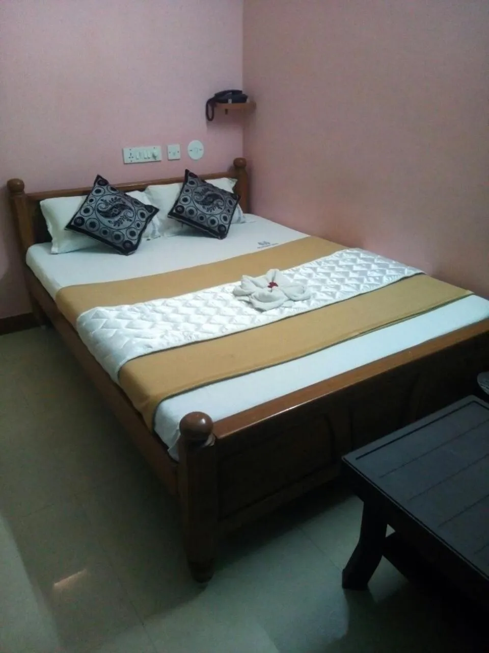 Bed in Malar Residencee
