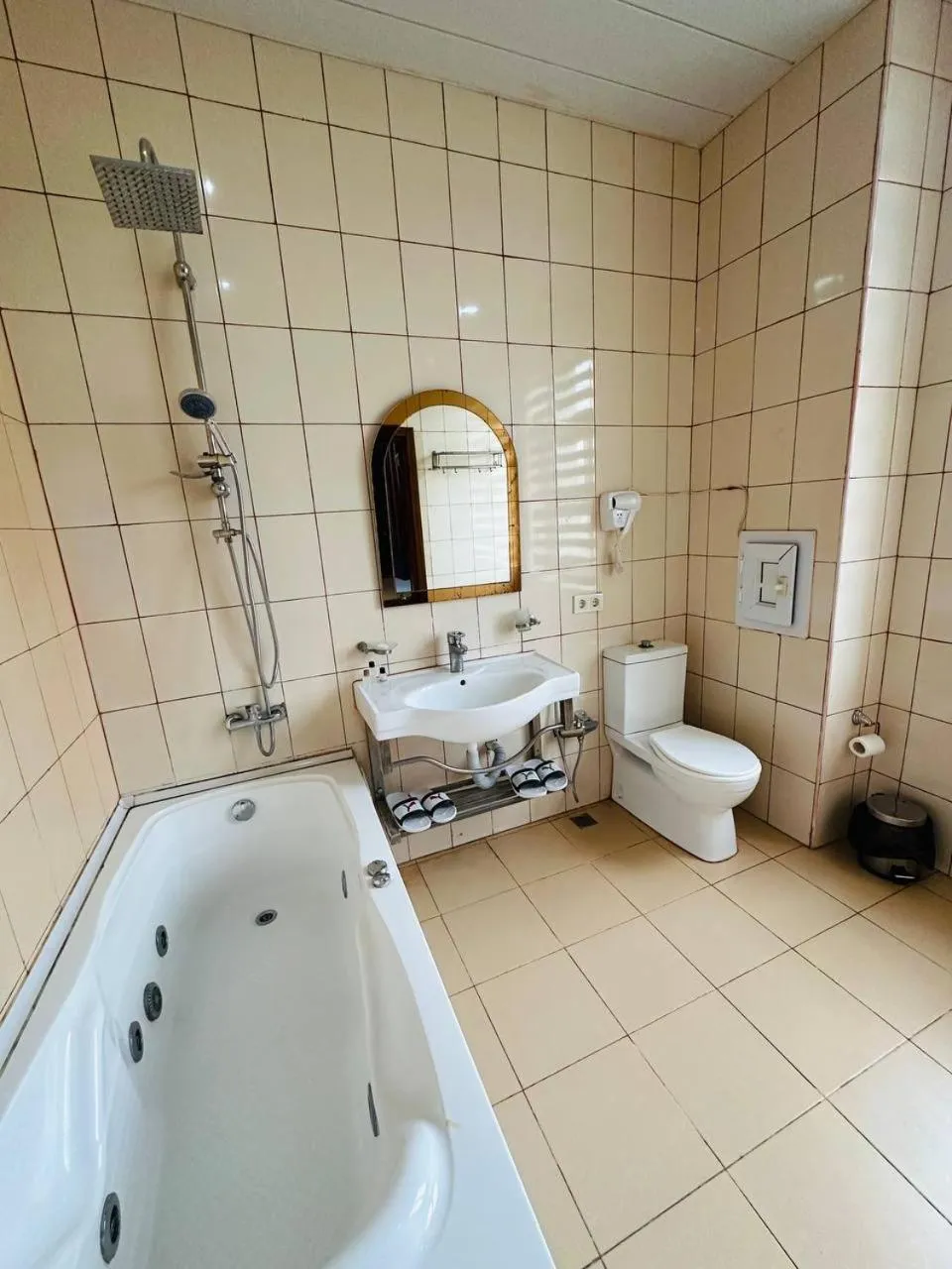 Bathroom in Askar Hotel