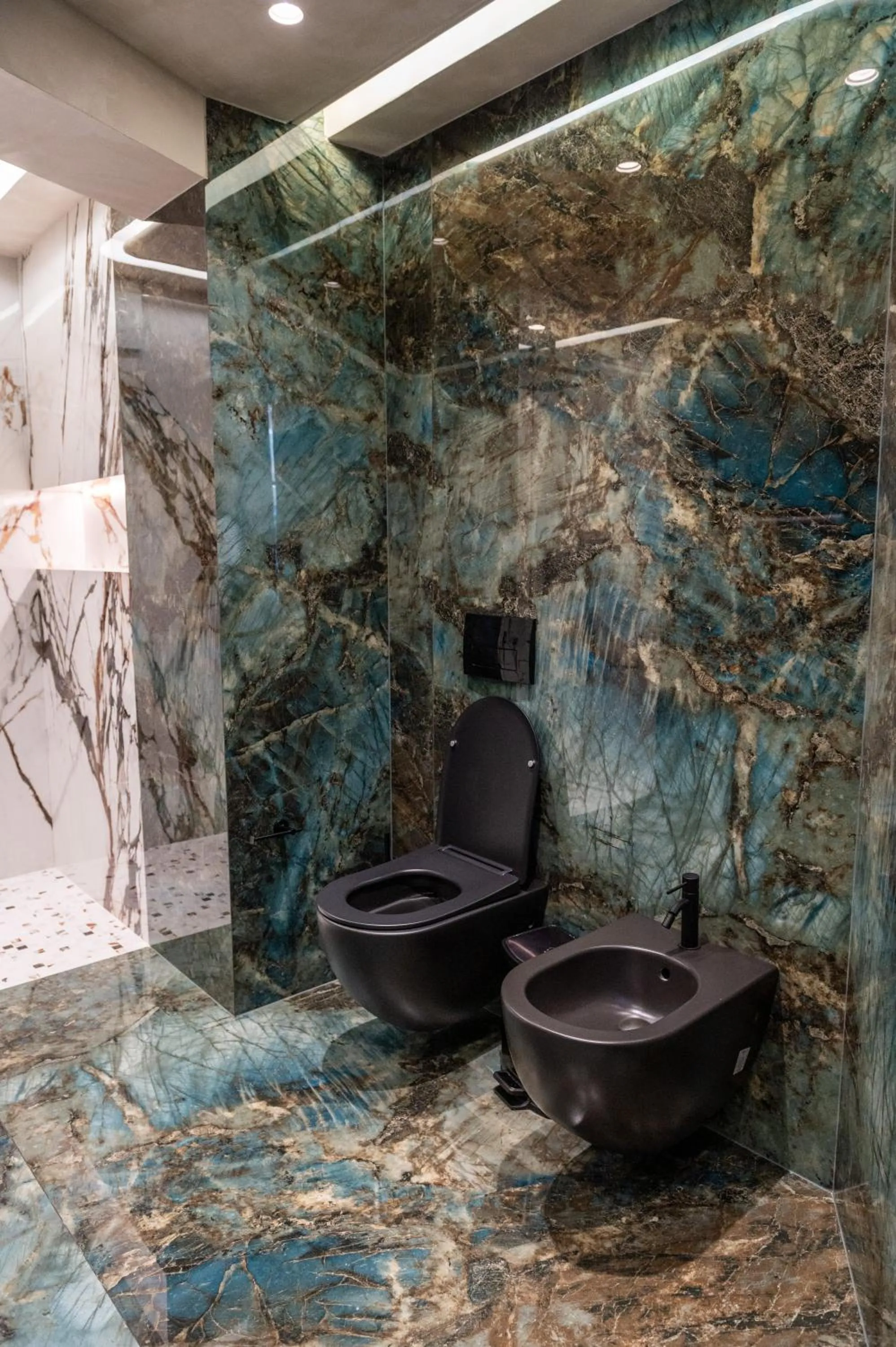 Bathroom in Mattis Hotel