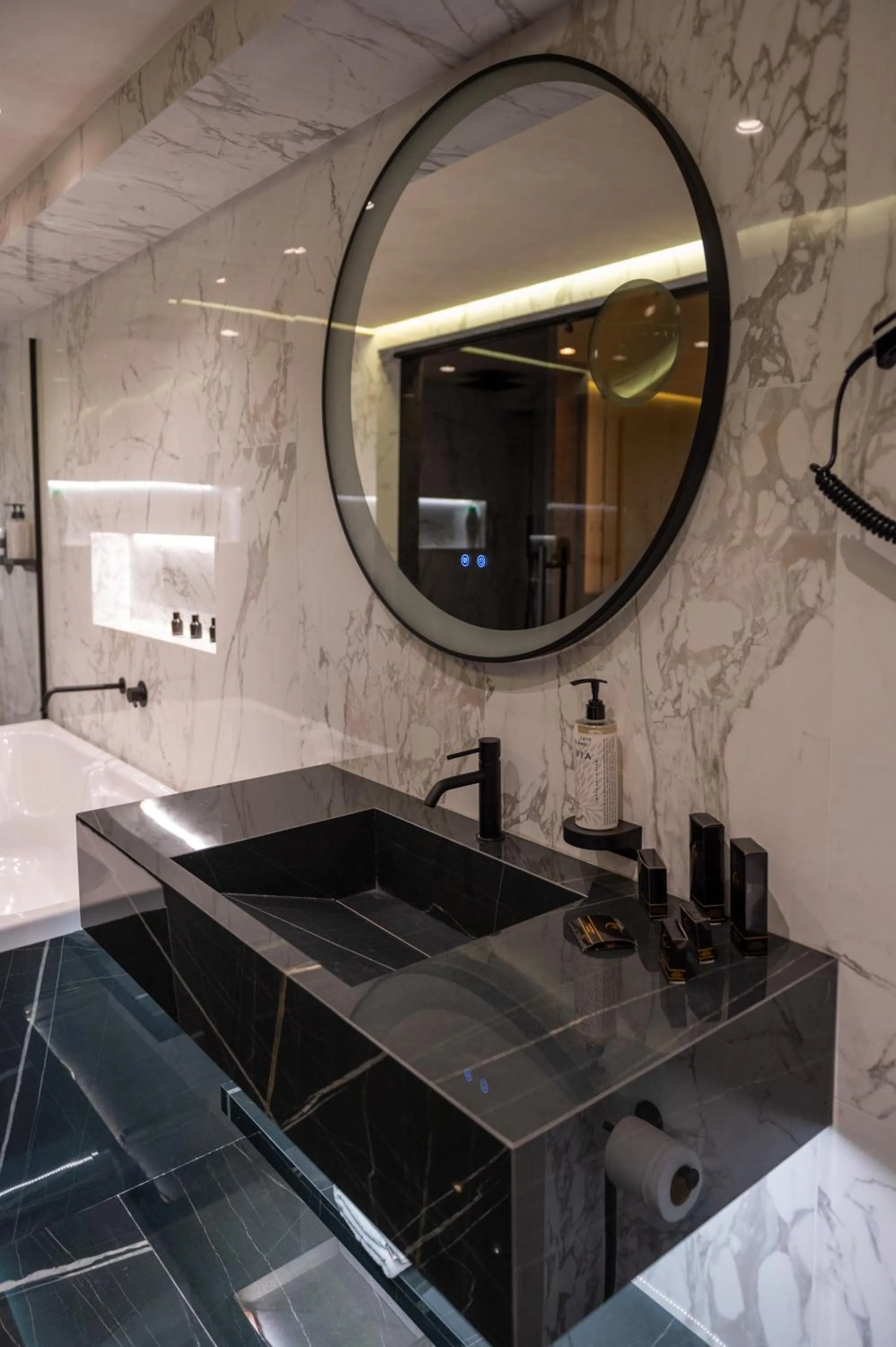 Bathroom in Mattis Hotel