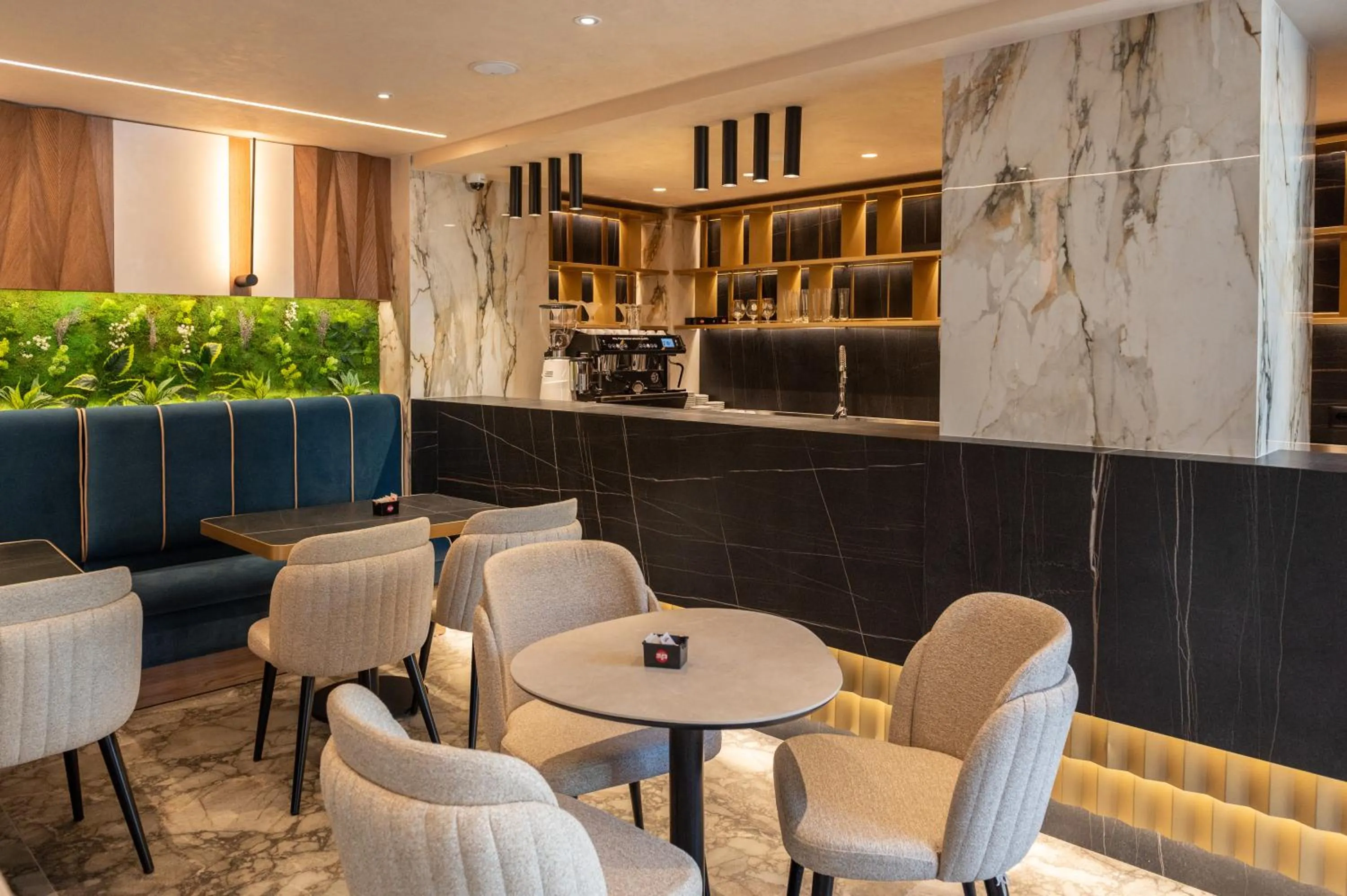 Lounge or bar in Mattis Hotel