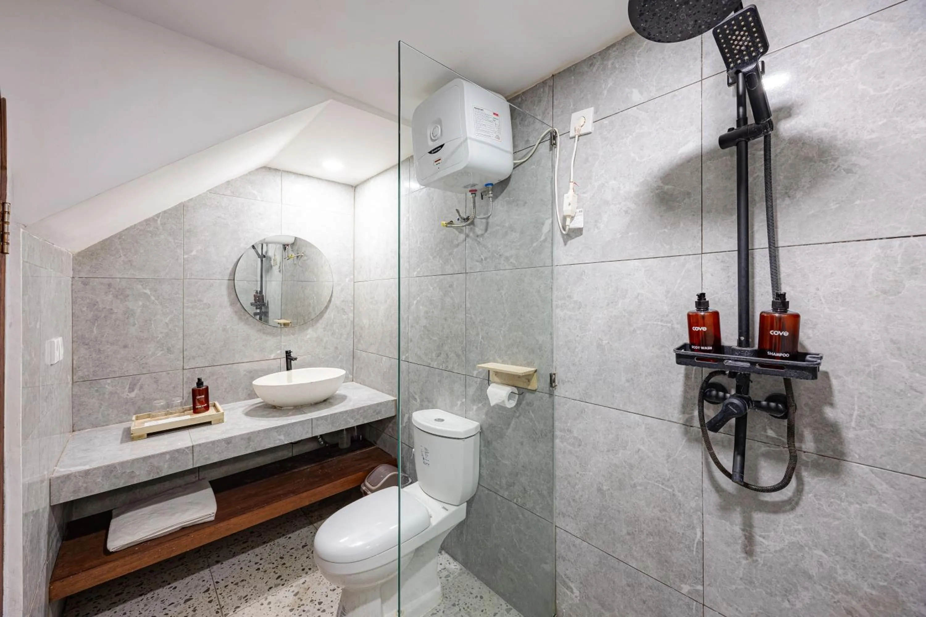 Bathroom in Cove Kisah Residence