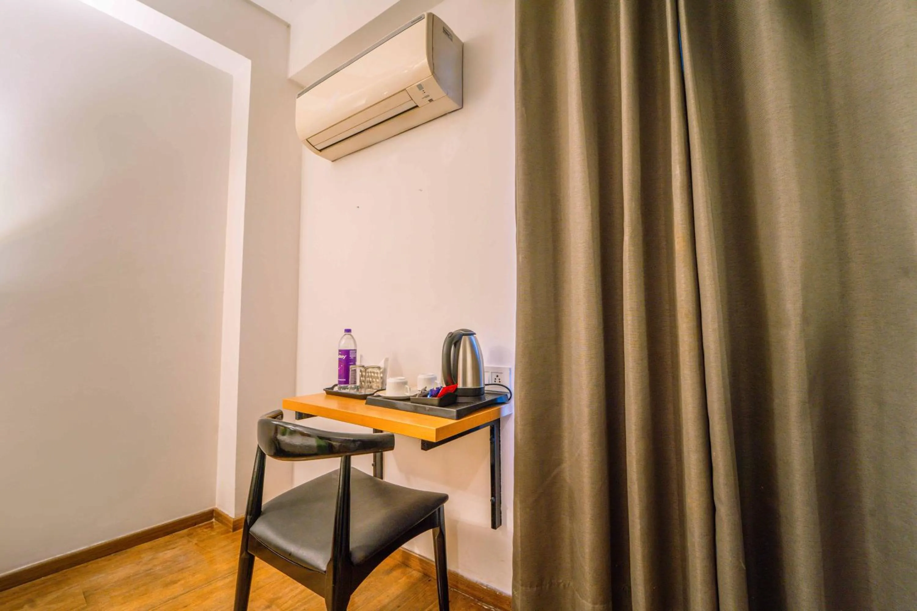 Bedroom in Treebo Premium Inn