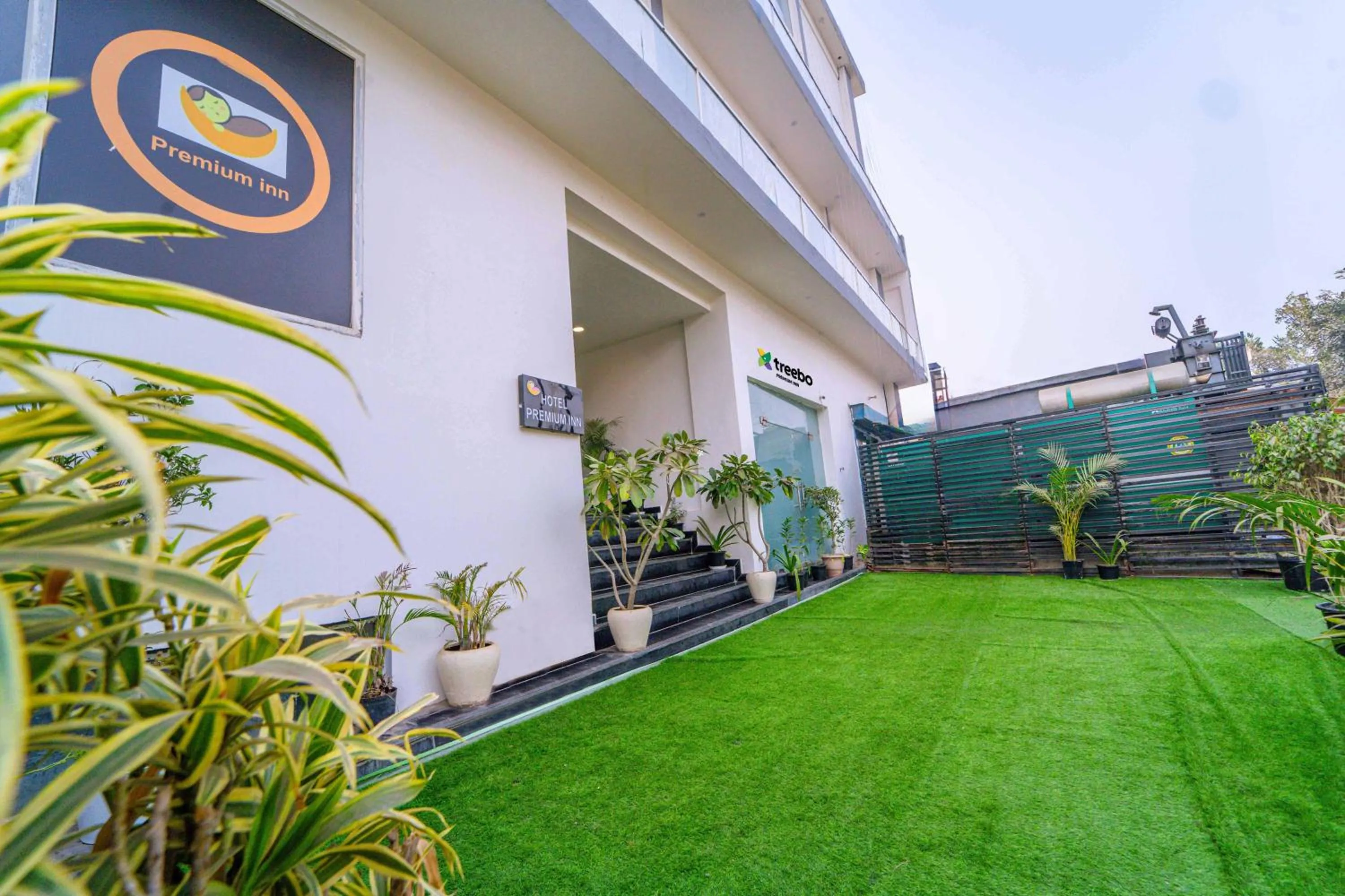Property building in Treebo Premium Inn