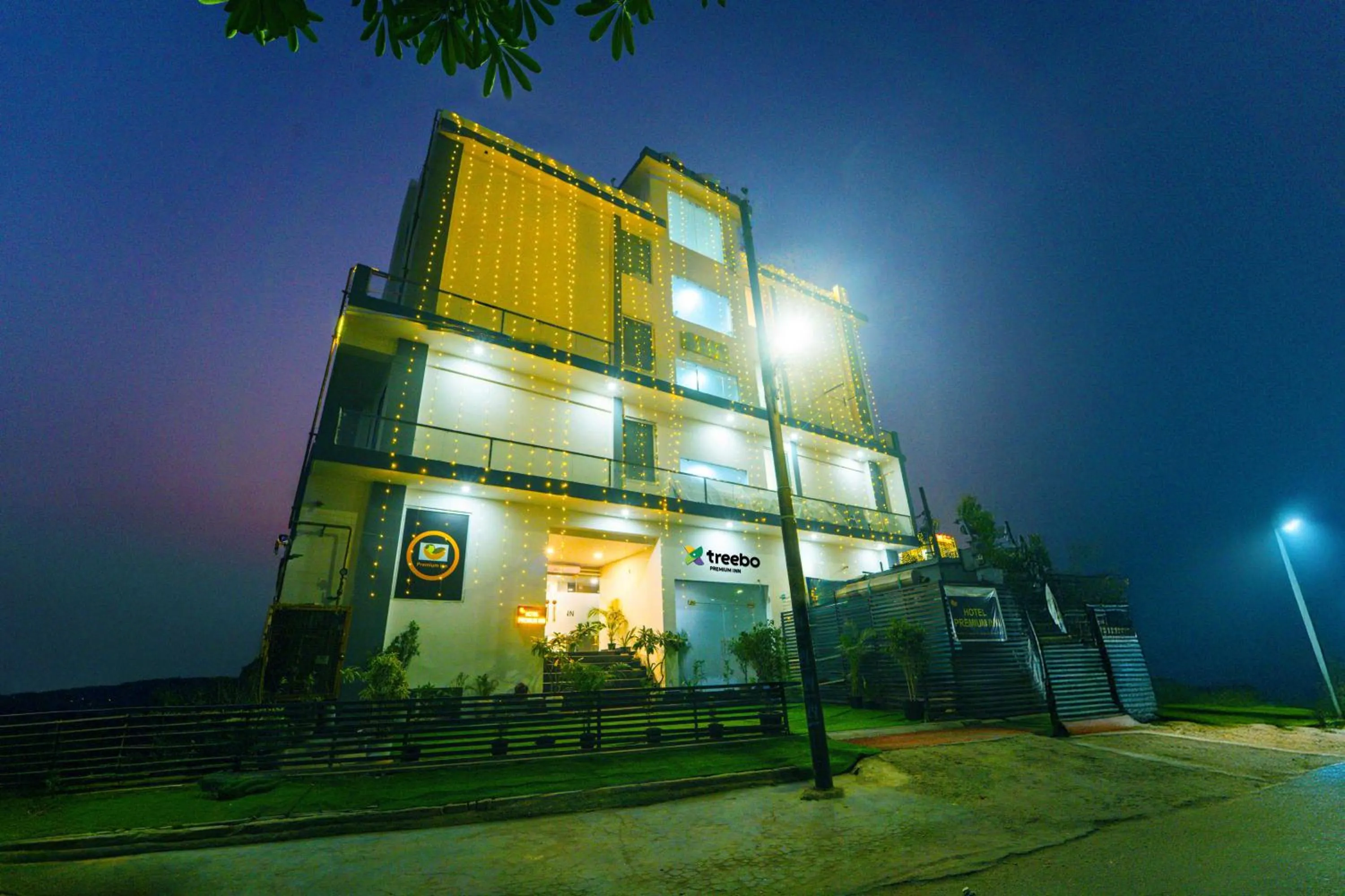 Property building in Treebo Premium Inn