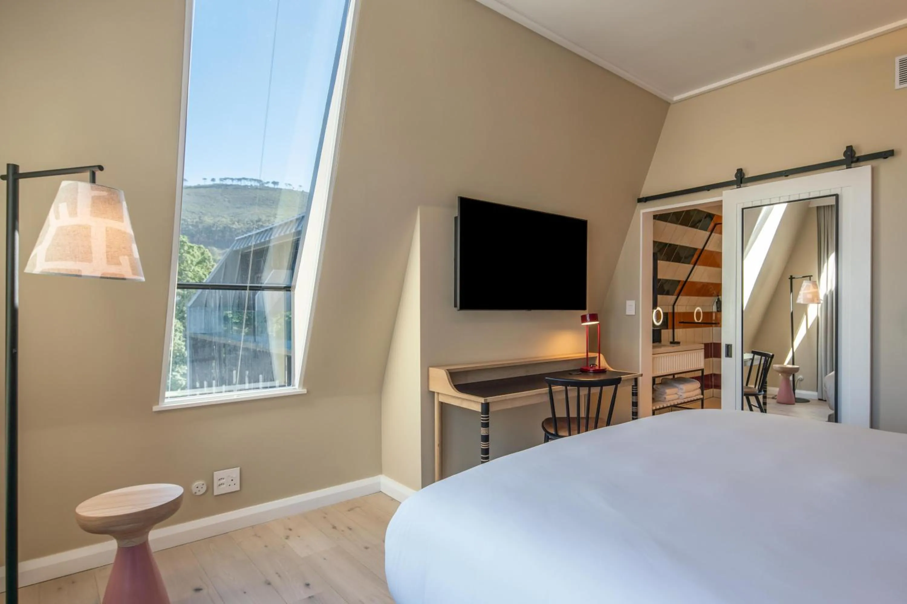 TV and multimedia, Bed in Canopy By Hilton Cape Town Longkloof