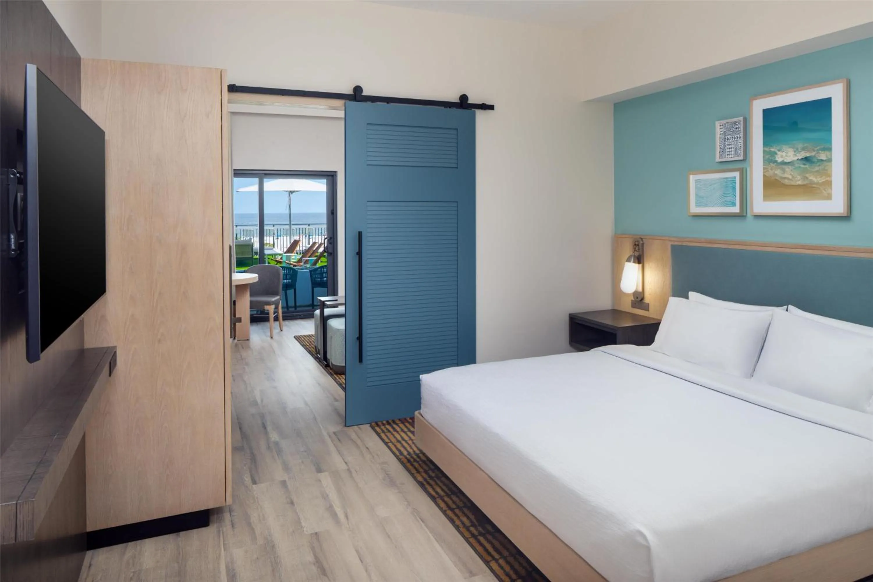 Bed in Embassy Suites By Hilton Gulf Shores Beach Resort