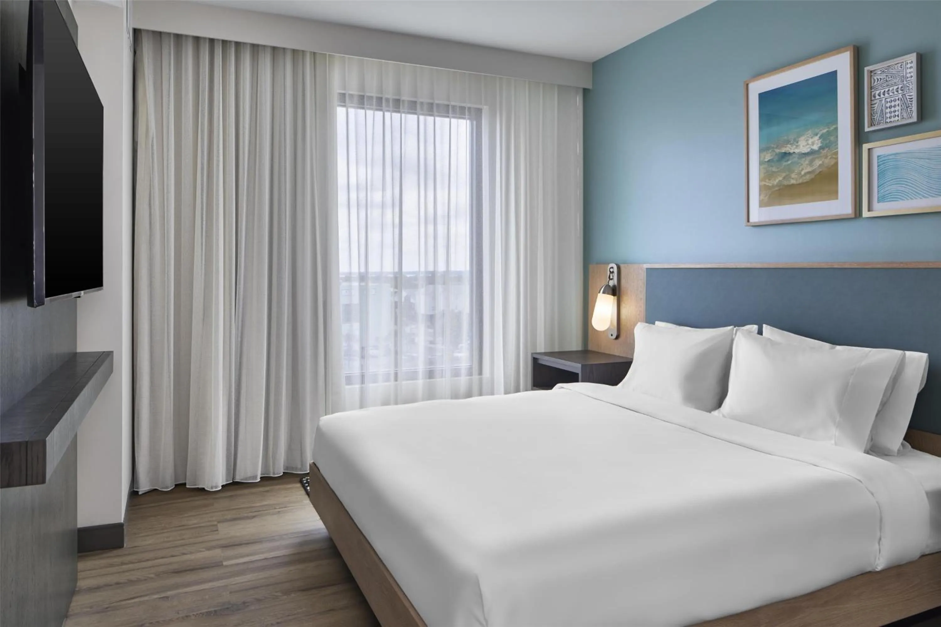 Bed in Embassy Suites By Hilton Gulf Shores Beach Resort