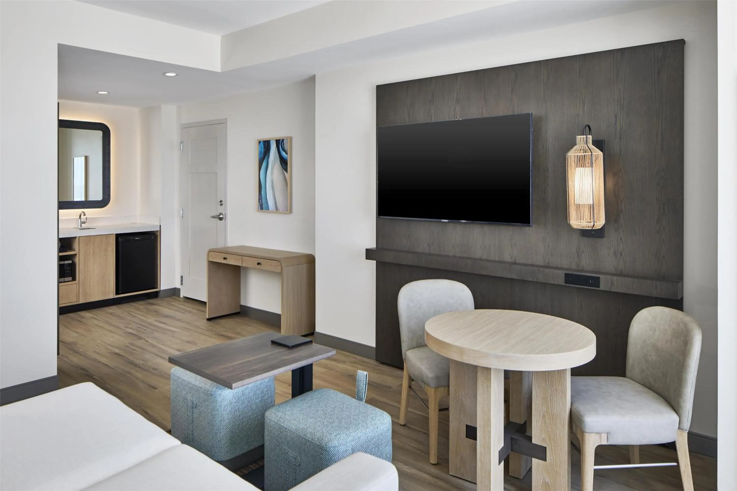 Living room, Bed in Embassy Suites By Hilton Gulf Shores Beach Resort