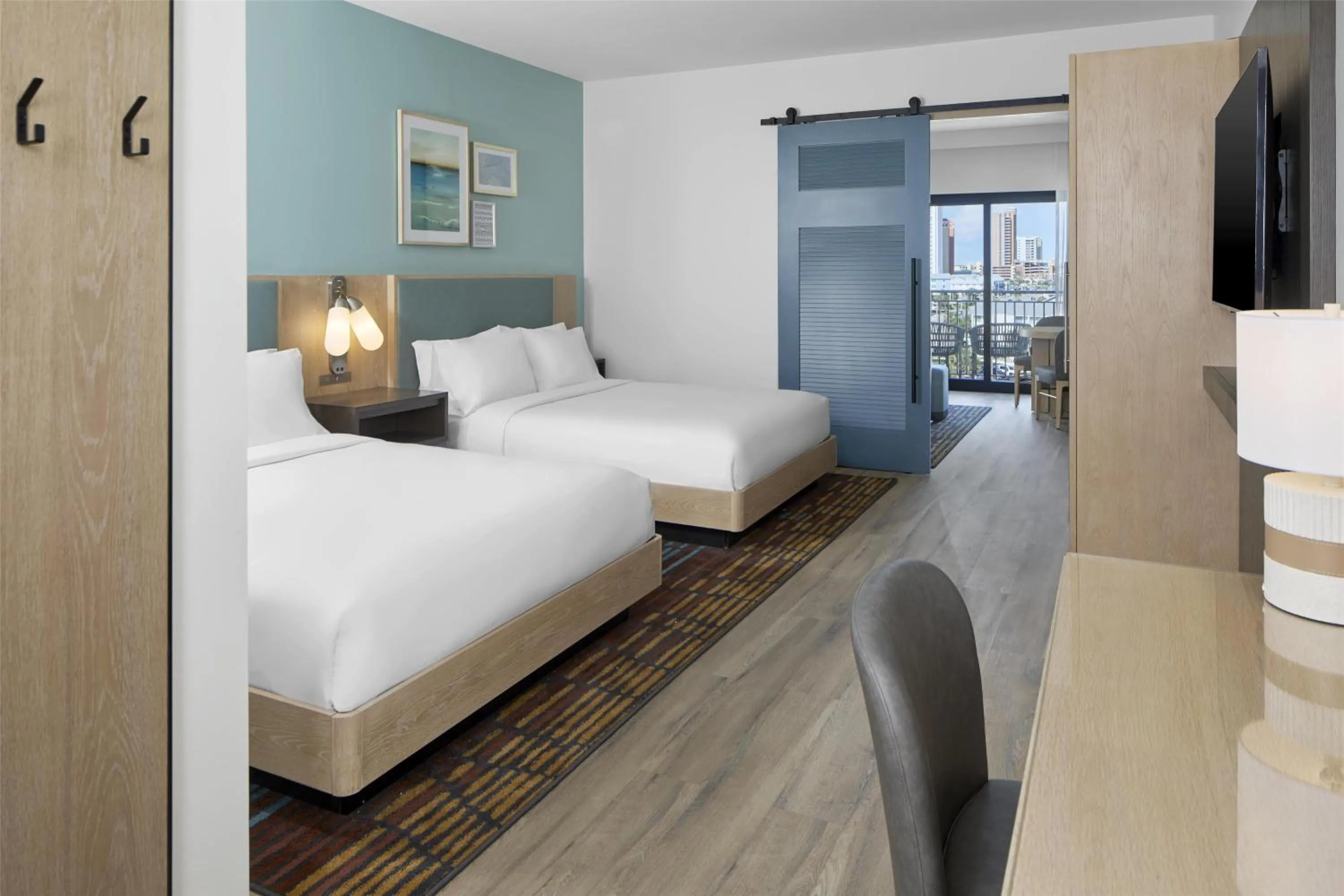 Bed in Embassy Suites By Hilton Gulf Shores Beach Resort