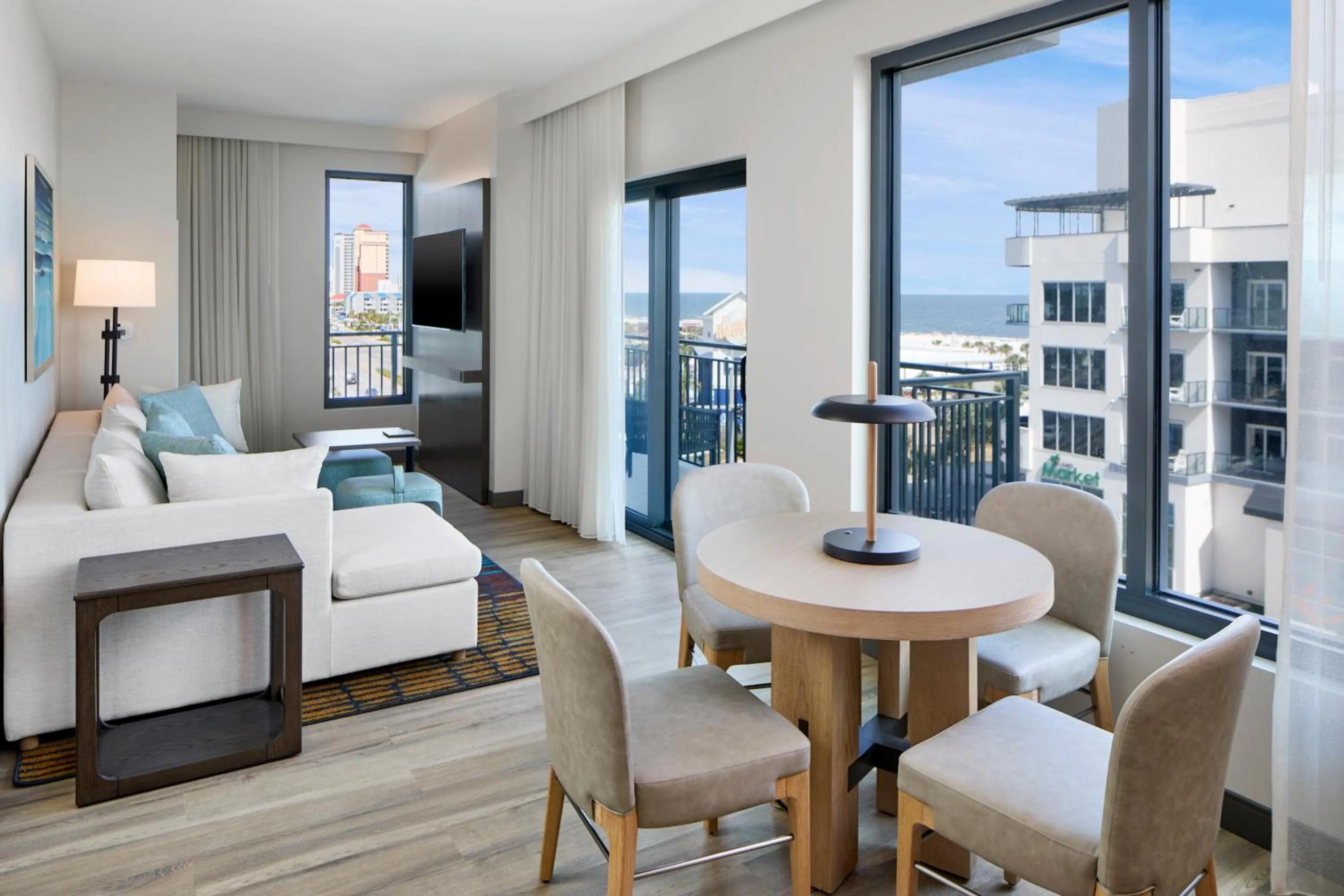 Bedroom, Bed in Embassy Suites By Hilton Gulf Shores Beach Resort