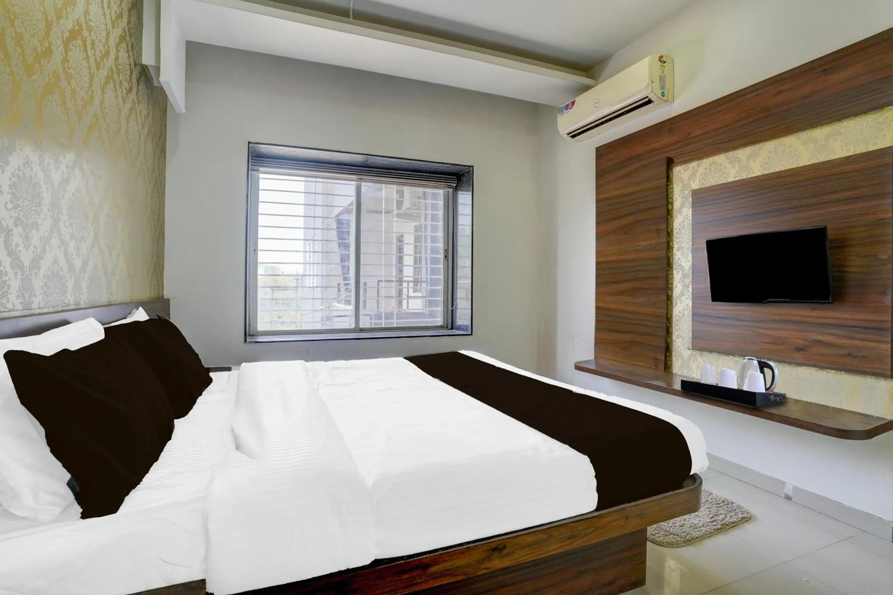 Bedroom, Bed in Super Townhouse Godavari Riverbank Formerly Shanti Datta Inn