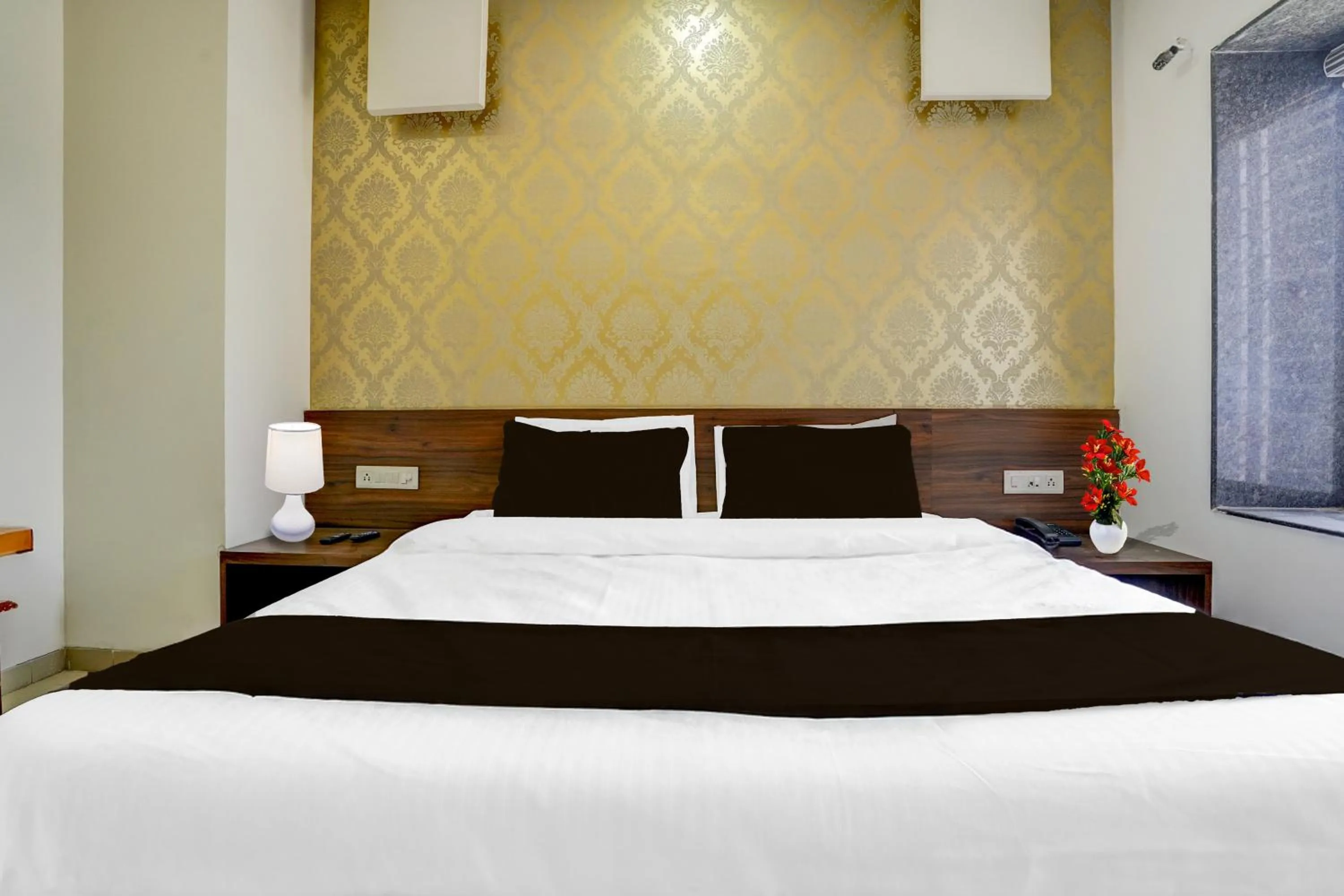 Bedroom, Bed in Super Townhouse Godavari Riverbank Formerly Shanti Datta Inn