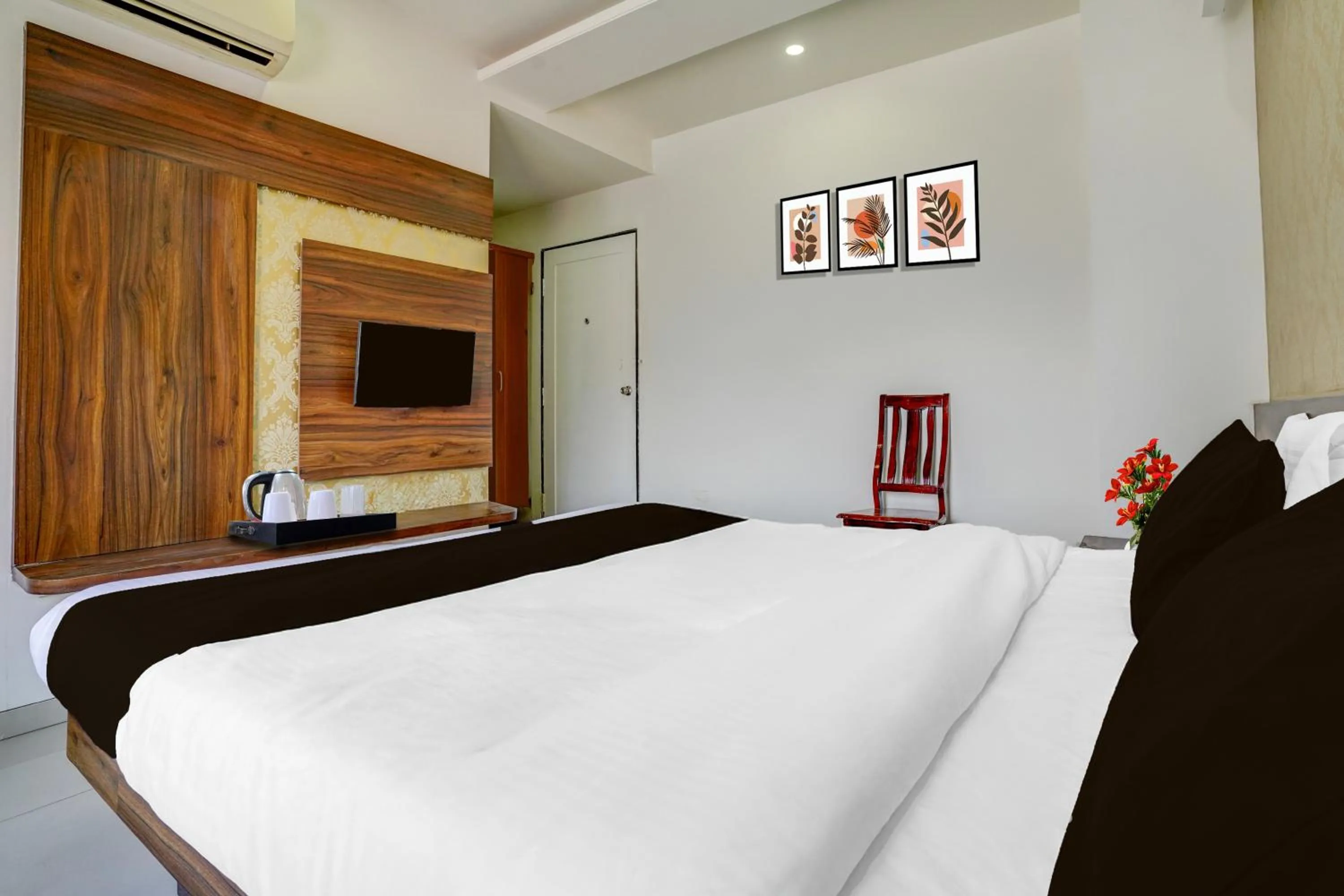 Bedroom, Bed in Super Townhouse Godavari Riverbank Formerly Shanti Datta Inn