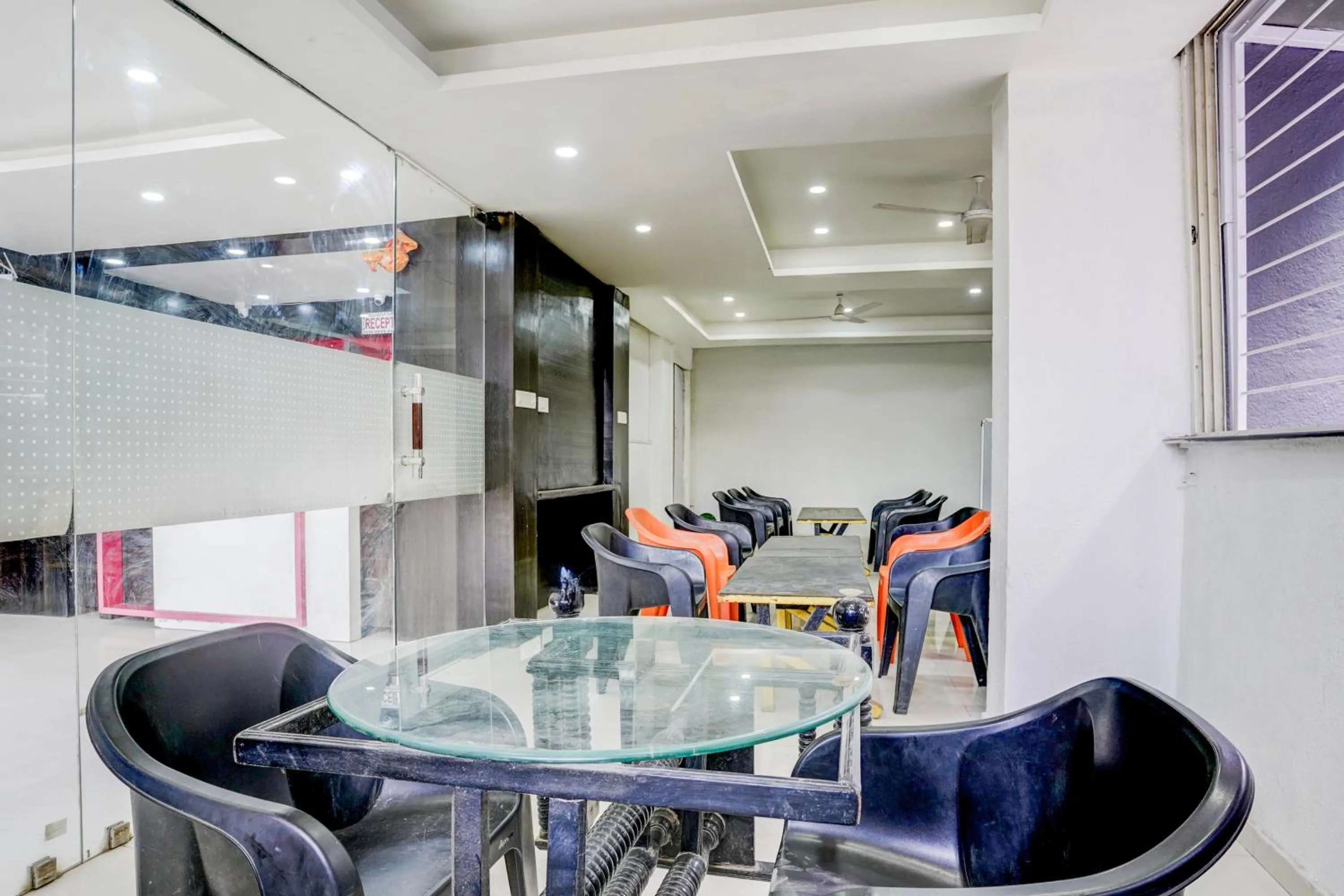 Restaurant/places to eat in Super Townhouse Godavari Riverbank Formerly Shanti Datta Inn