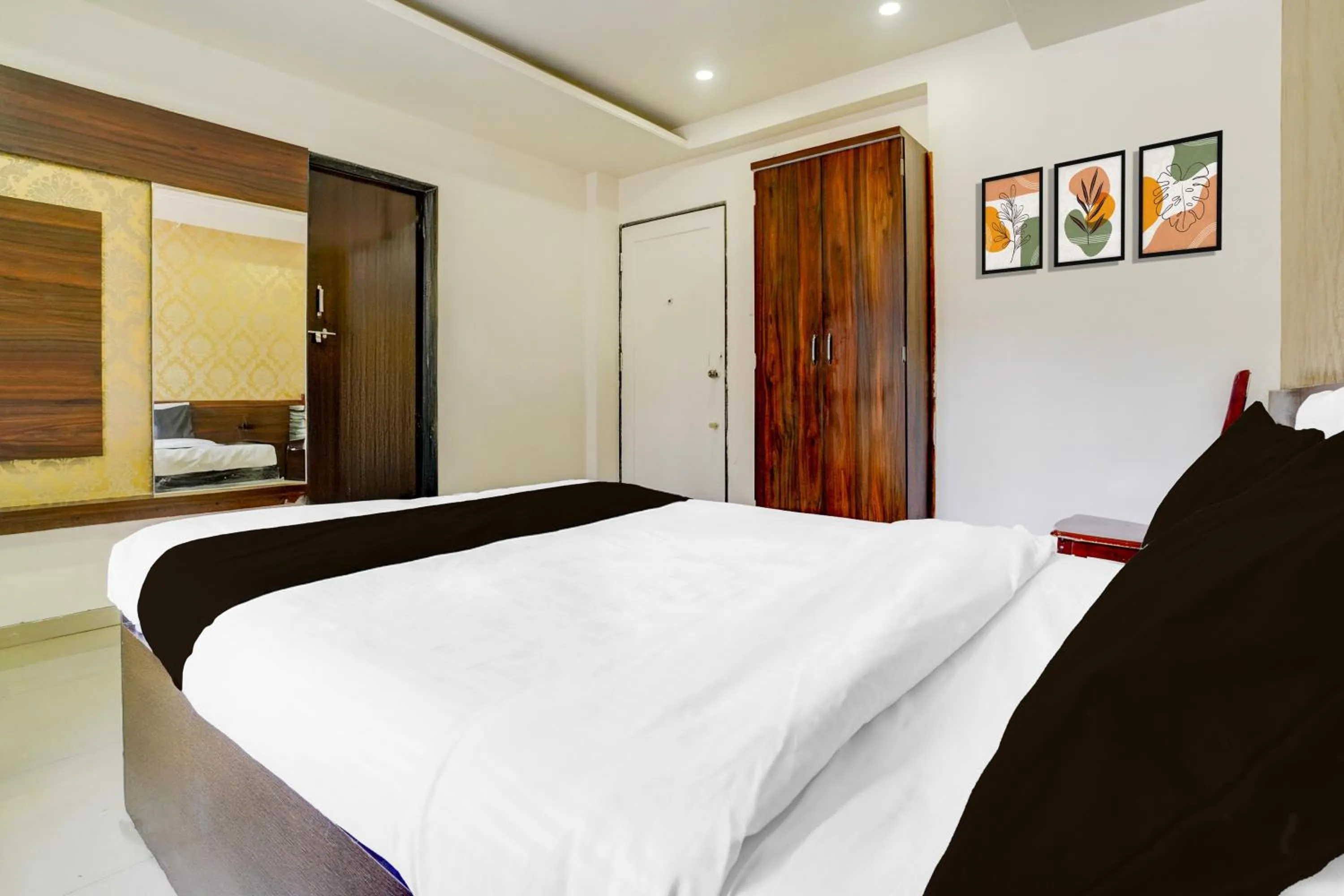 Bedroom, Bed in Super Townhouse Godavari Riverbank Formerly Shanti Datta Inn