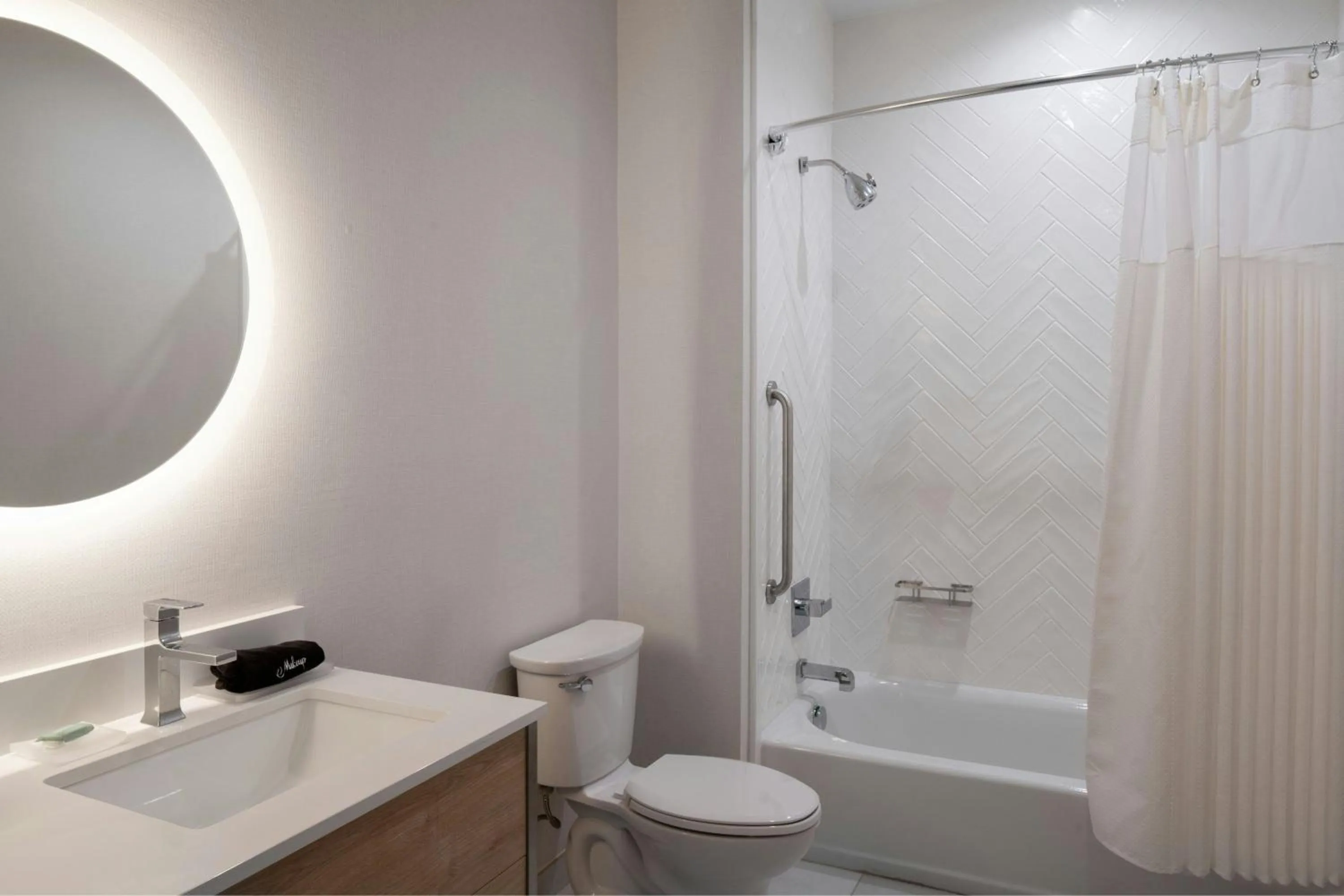 Bathroom in TownePlace Suites By Marriott Atlanta Fairburn