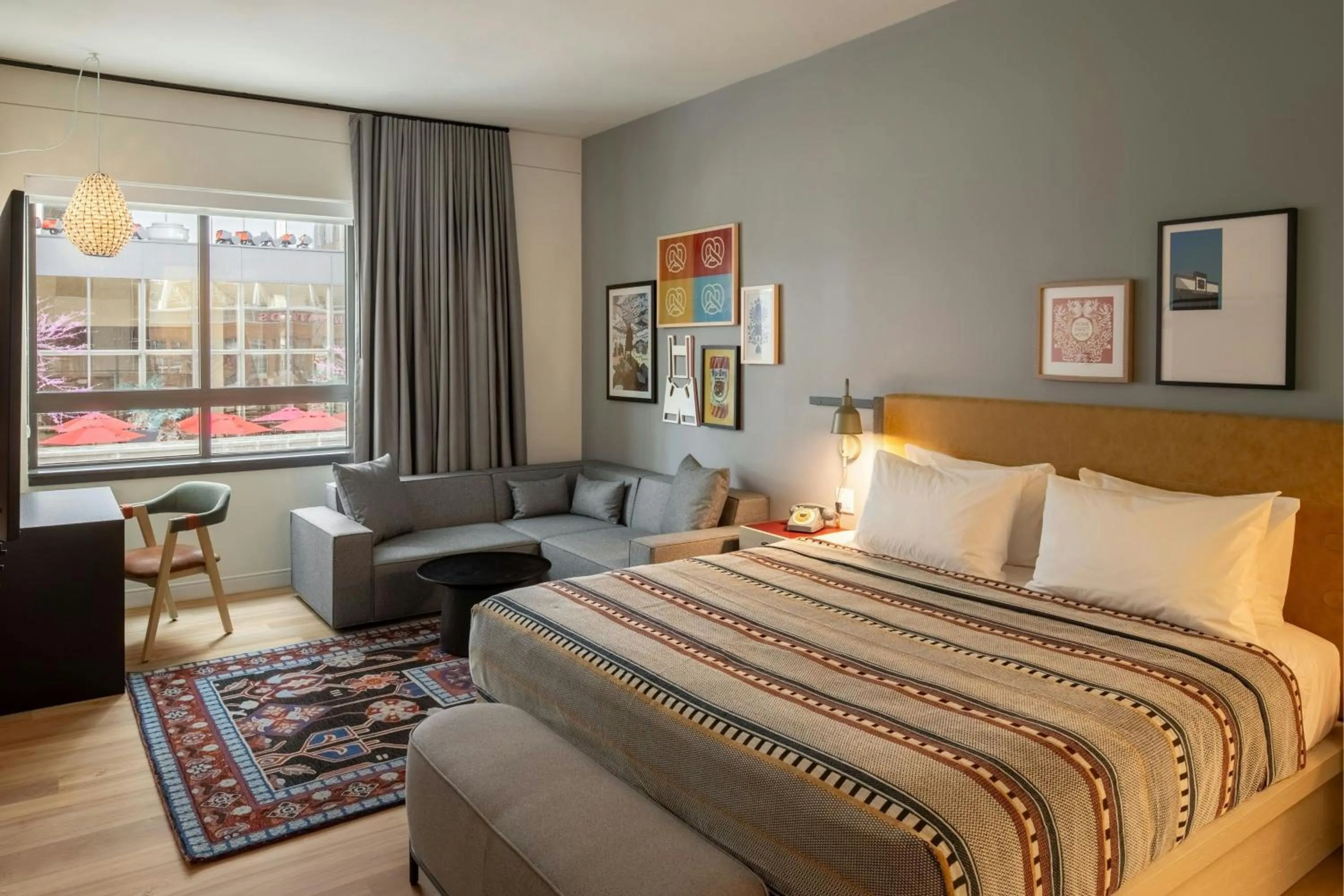 Photo of the whole room, Bed in Moxy Cincinnati Downtown