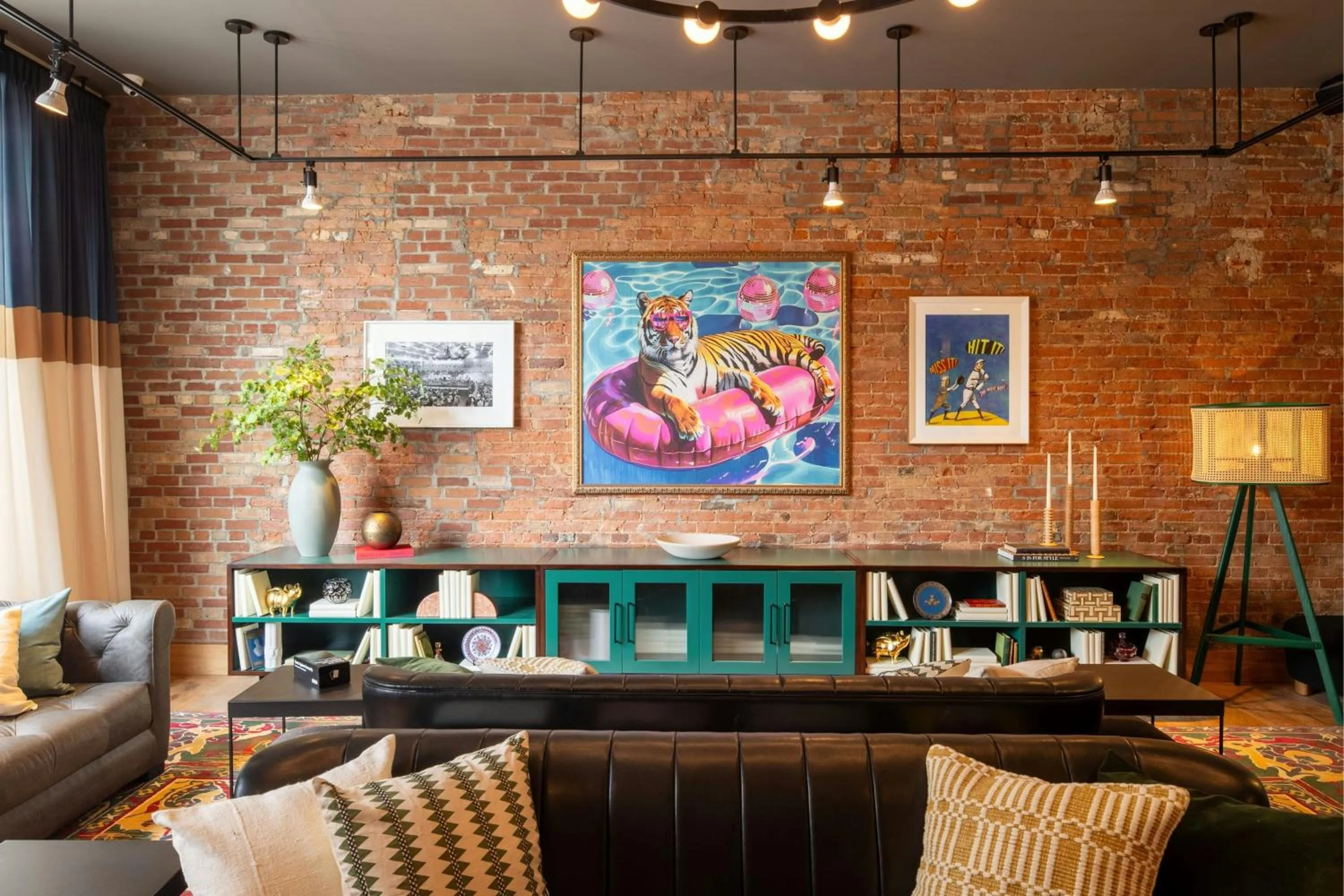 Lounge or bar in Moxy Cincinnati Downtown