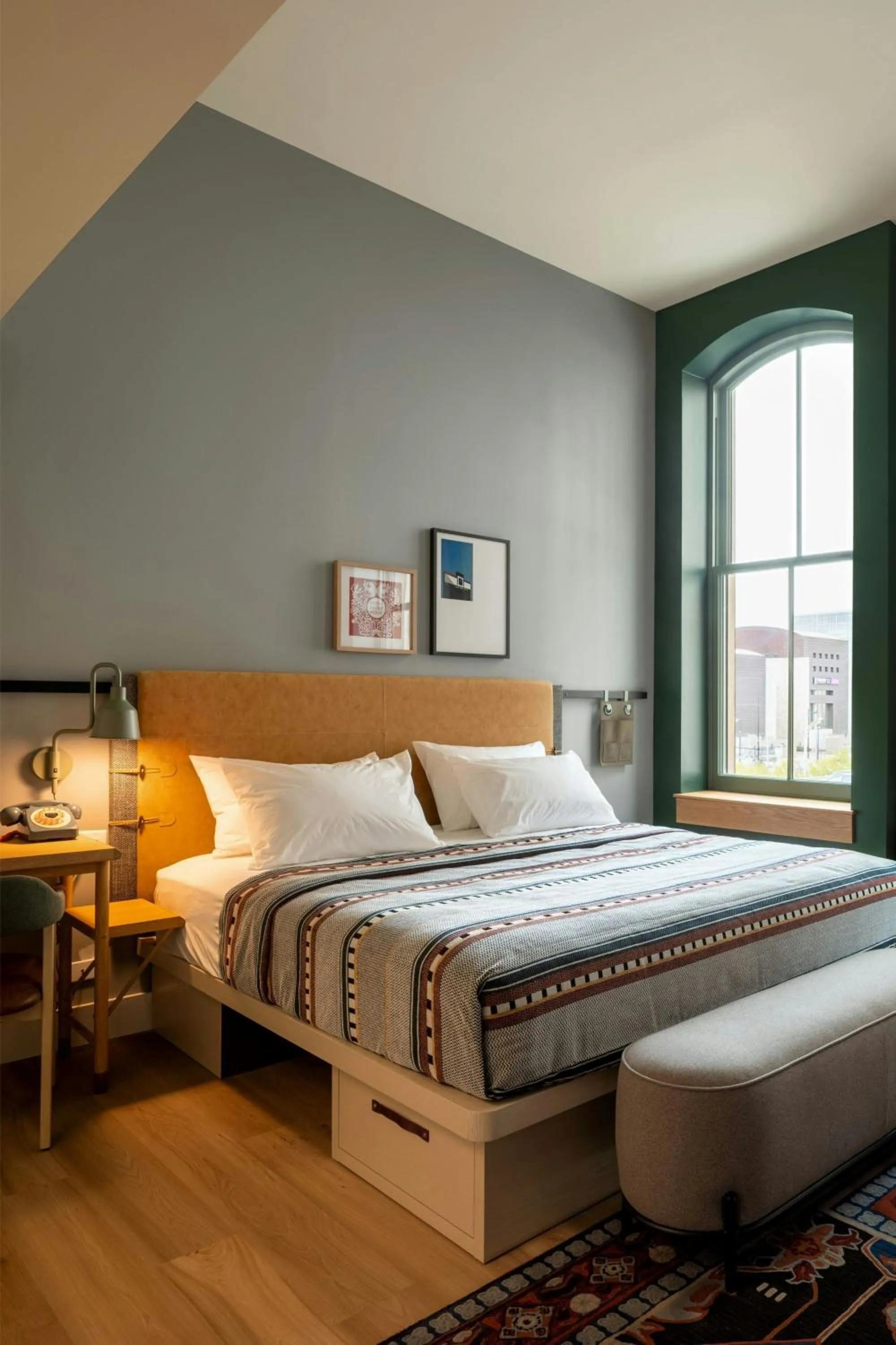 Bathroom, Bed in Moxy Cincinnati Downtown