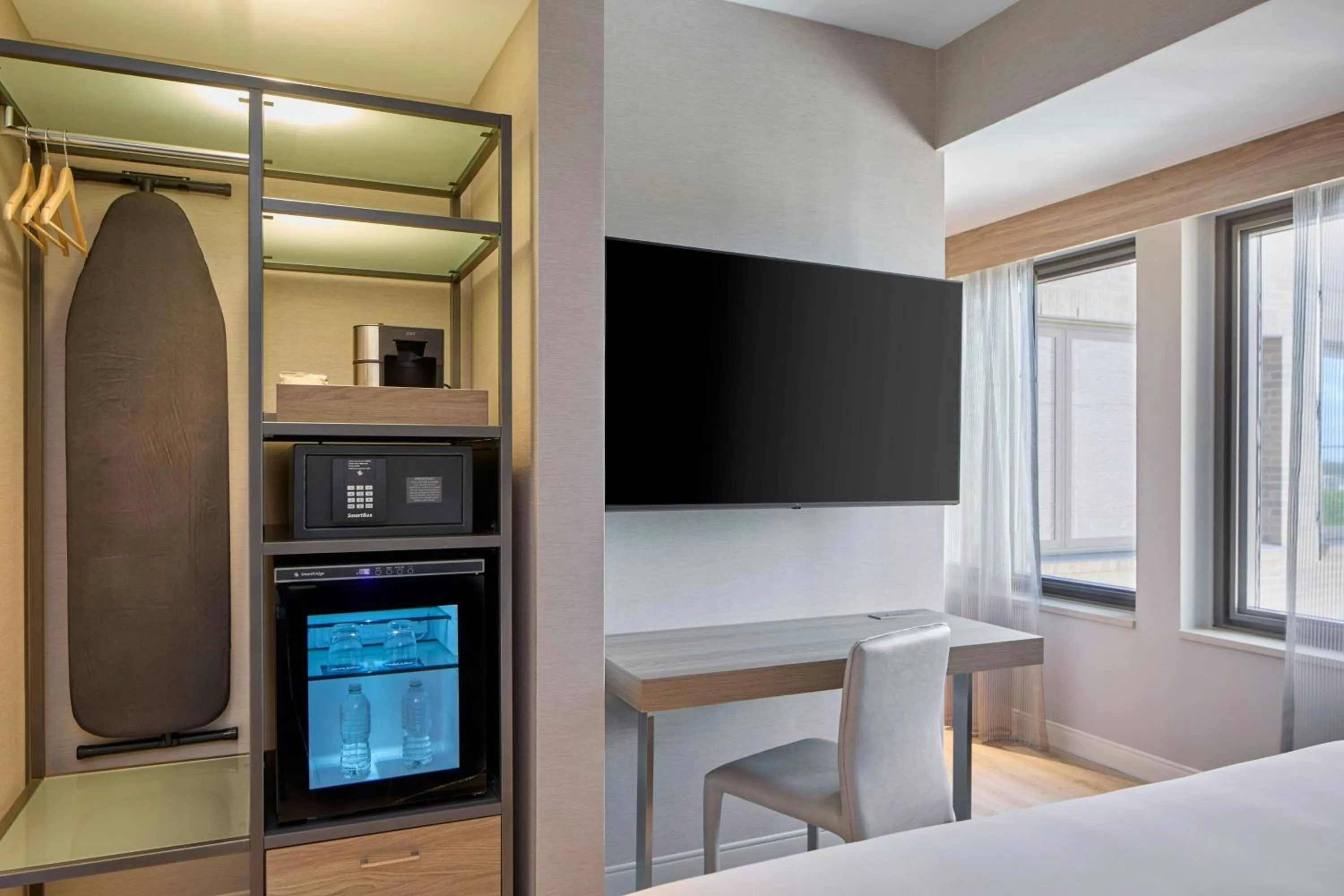 Bedroom in AC Hotel Savannah Historic District