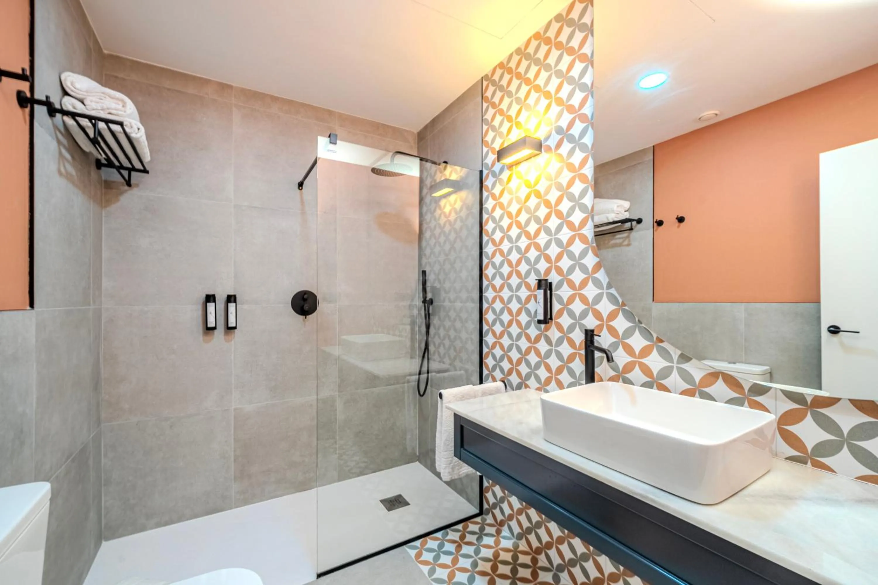Bathroom in ITC Madrid by Soho Boutique