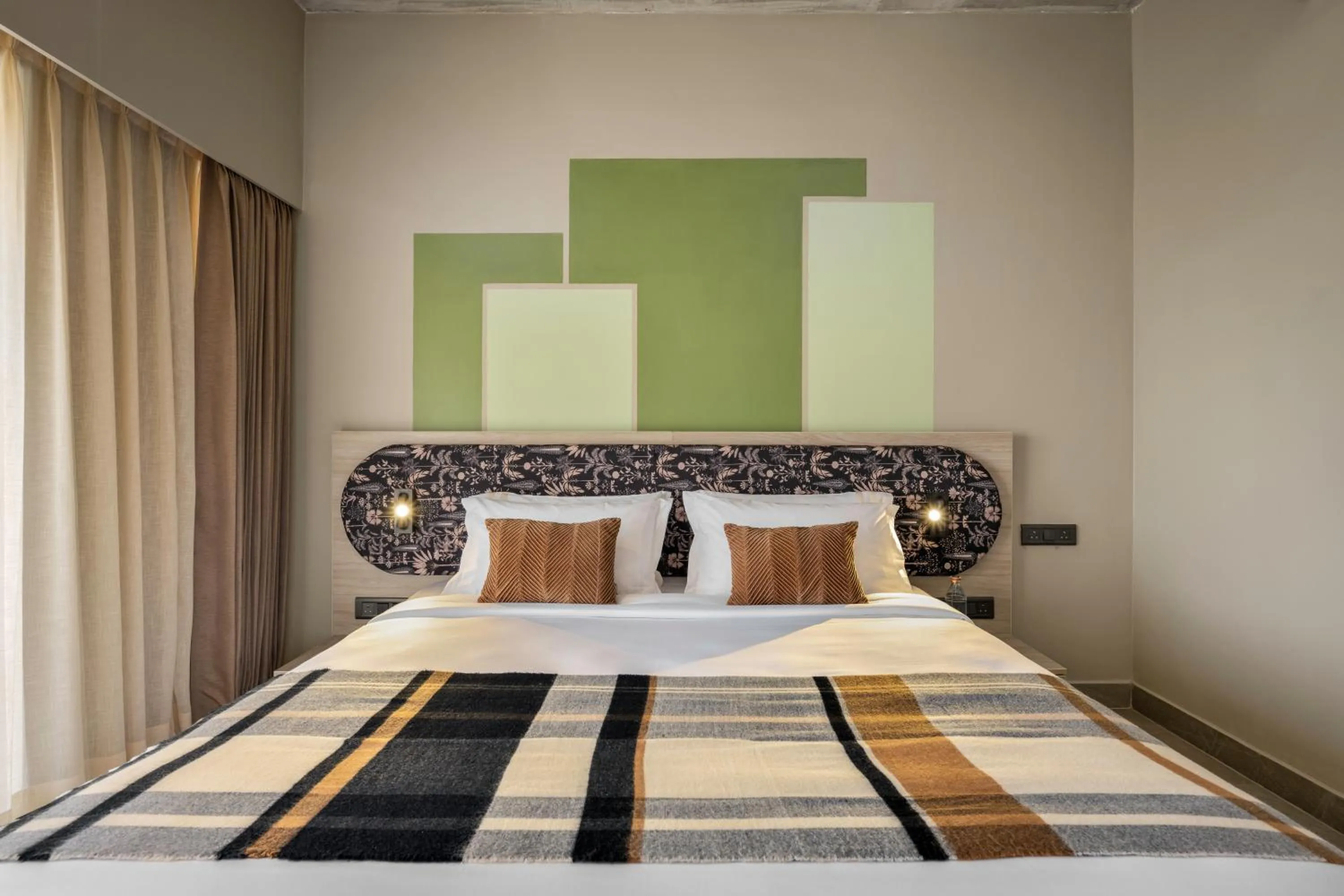 Bedroom, Bed in Grand Continent Koramangala, Bangalore