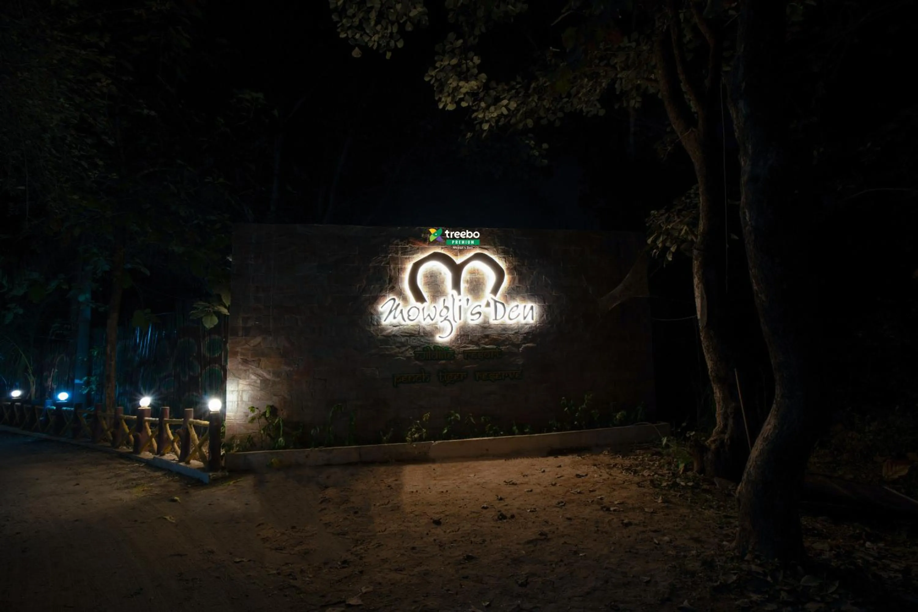 Facade/entrance in Treebo Premium Mowgli's Den, Pench