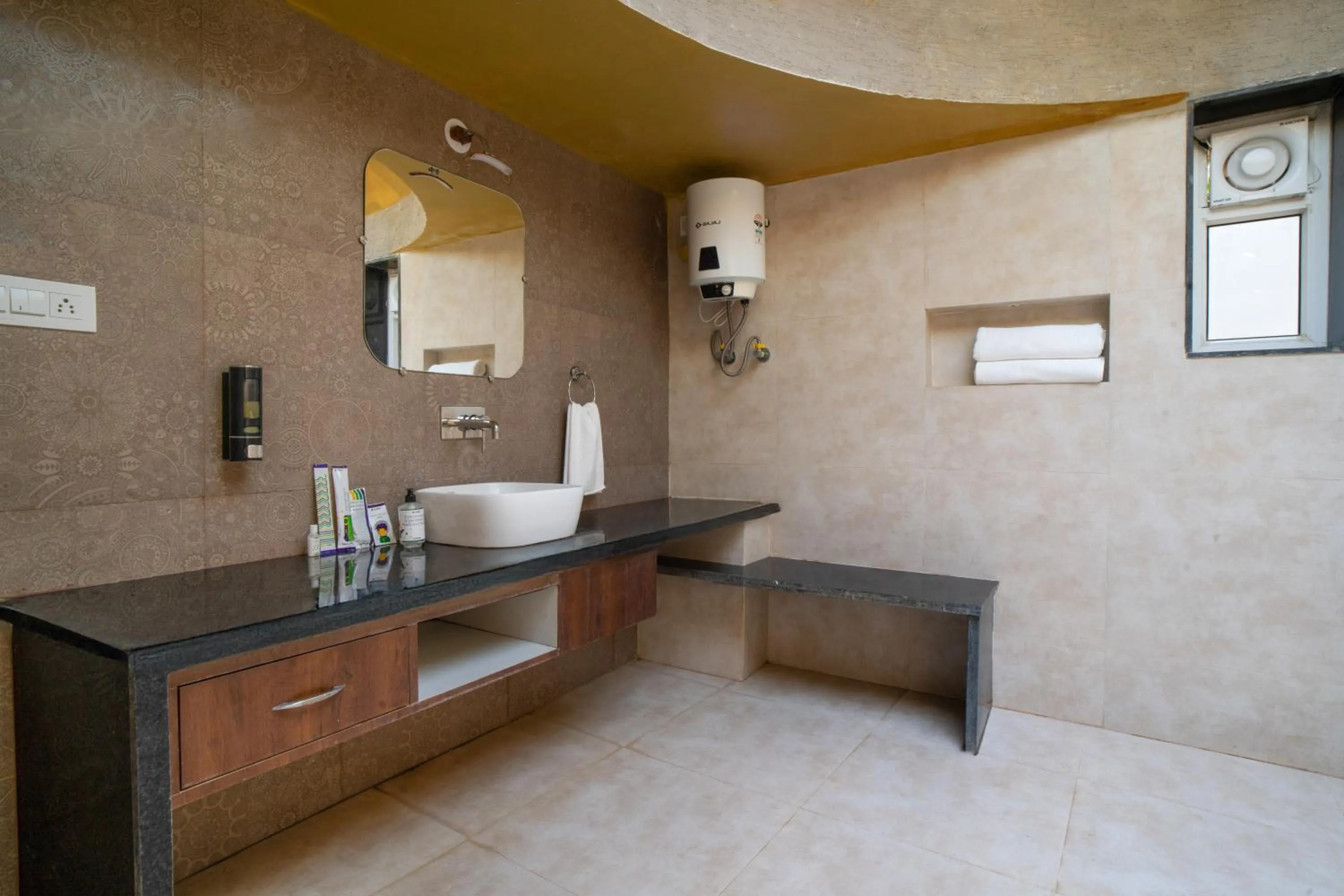 Bathroom in Treebo Premium Mowgli's Den, Pench