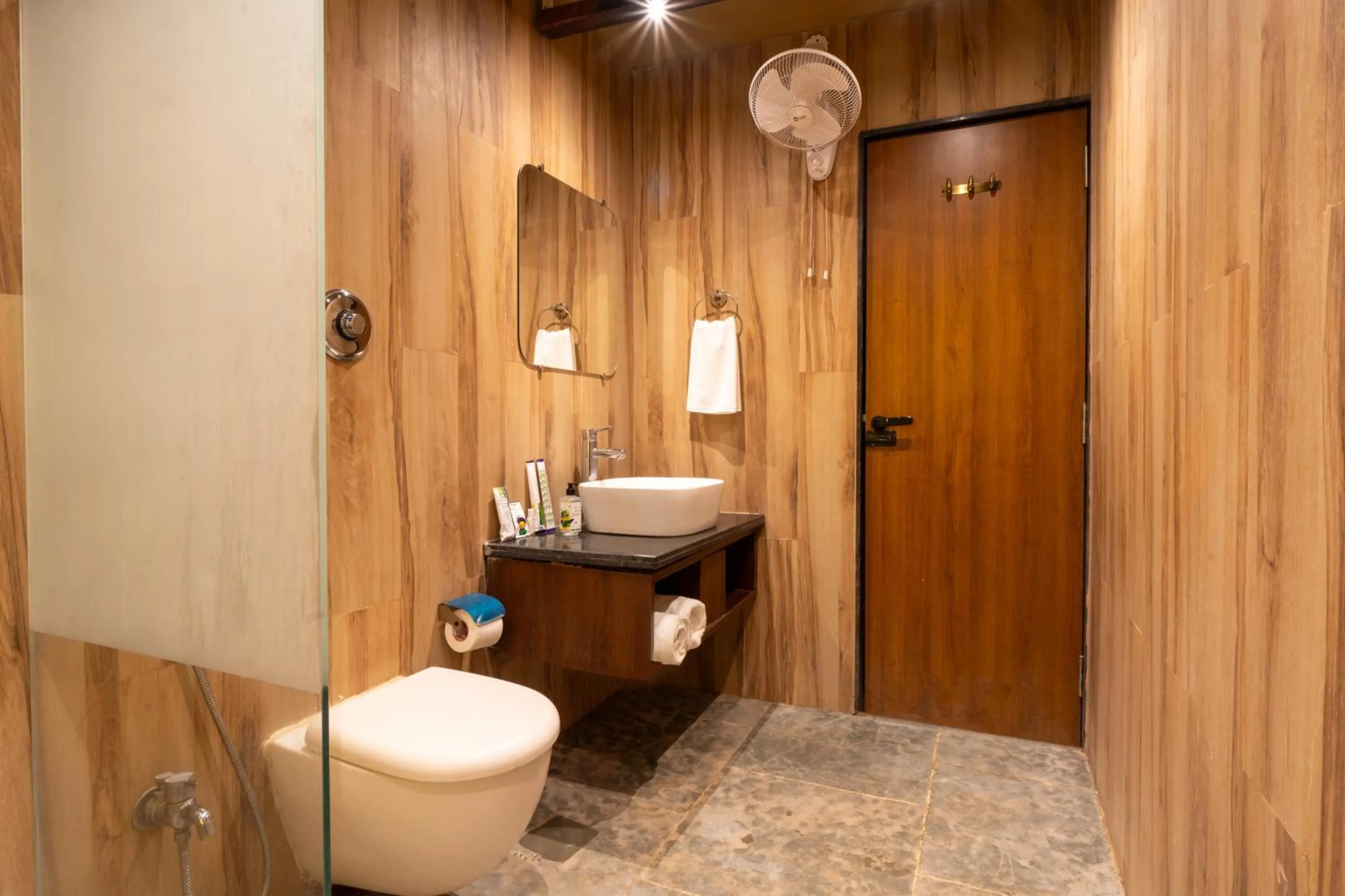 Bathroom in Treebo Premium Mowgli's Den, Pench