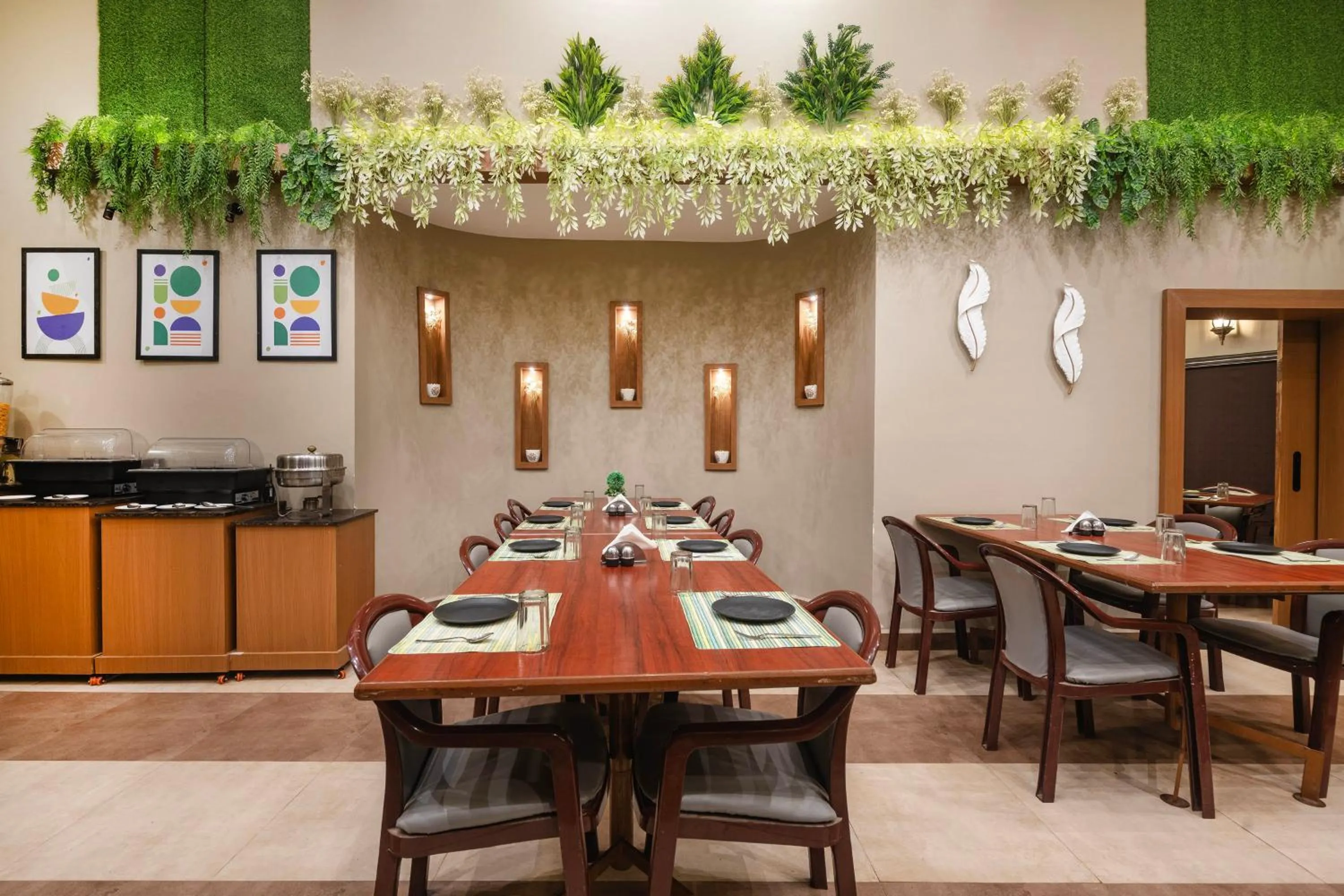 Restaurant/places to eat in Treebo Premium Mowgli's Den Pench with Swimming Pool