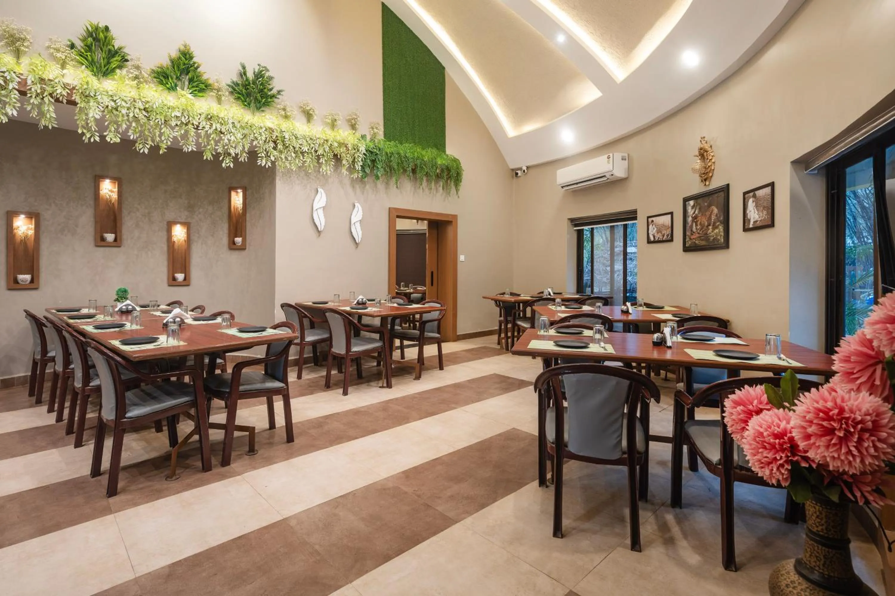 Restaurant/places to eat in Treebo Premium Mowgli's Den Pench with Swimming Pool