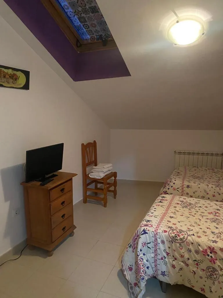 Bedroom, Bed in Hostal y Apartamentos la Vereda