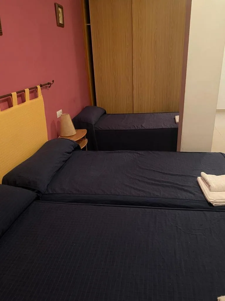 Bedroom, Bed in Hostal y Apartamentos la Vereda